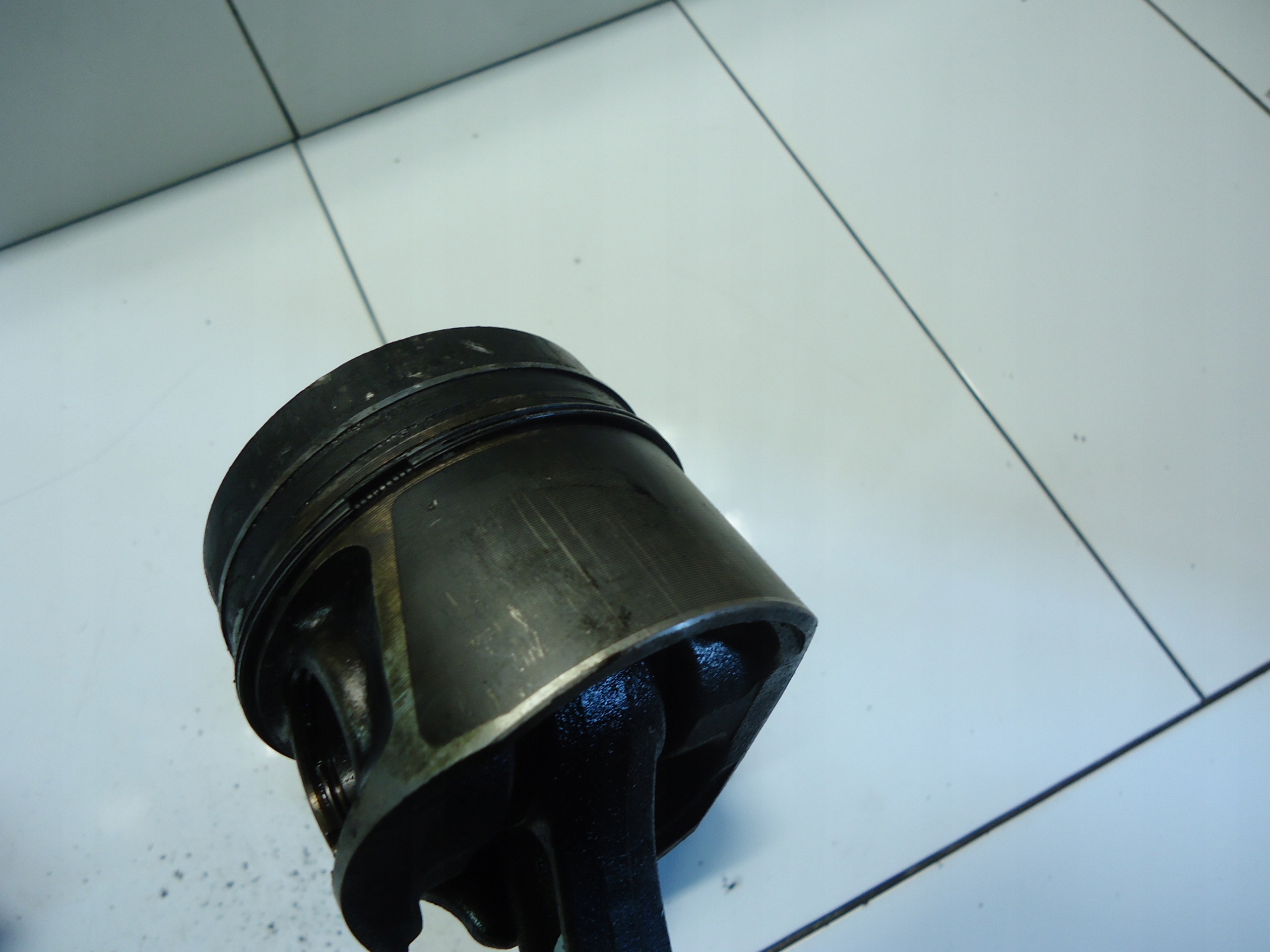 VW CRAFTER 2.0TDI CKT piston with connecting rod 038J V400