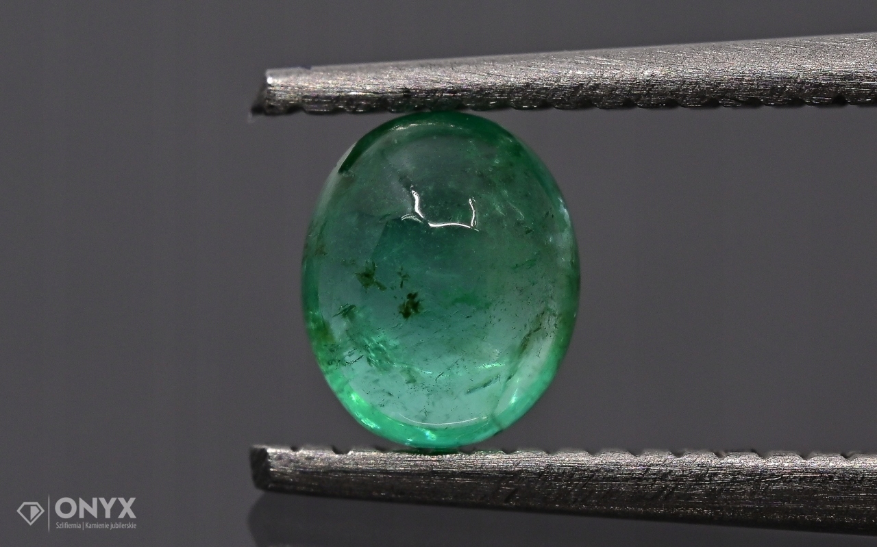 Smaragd kabošon ovál 5x4 mm