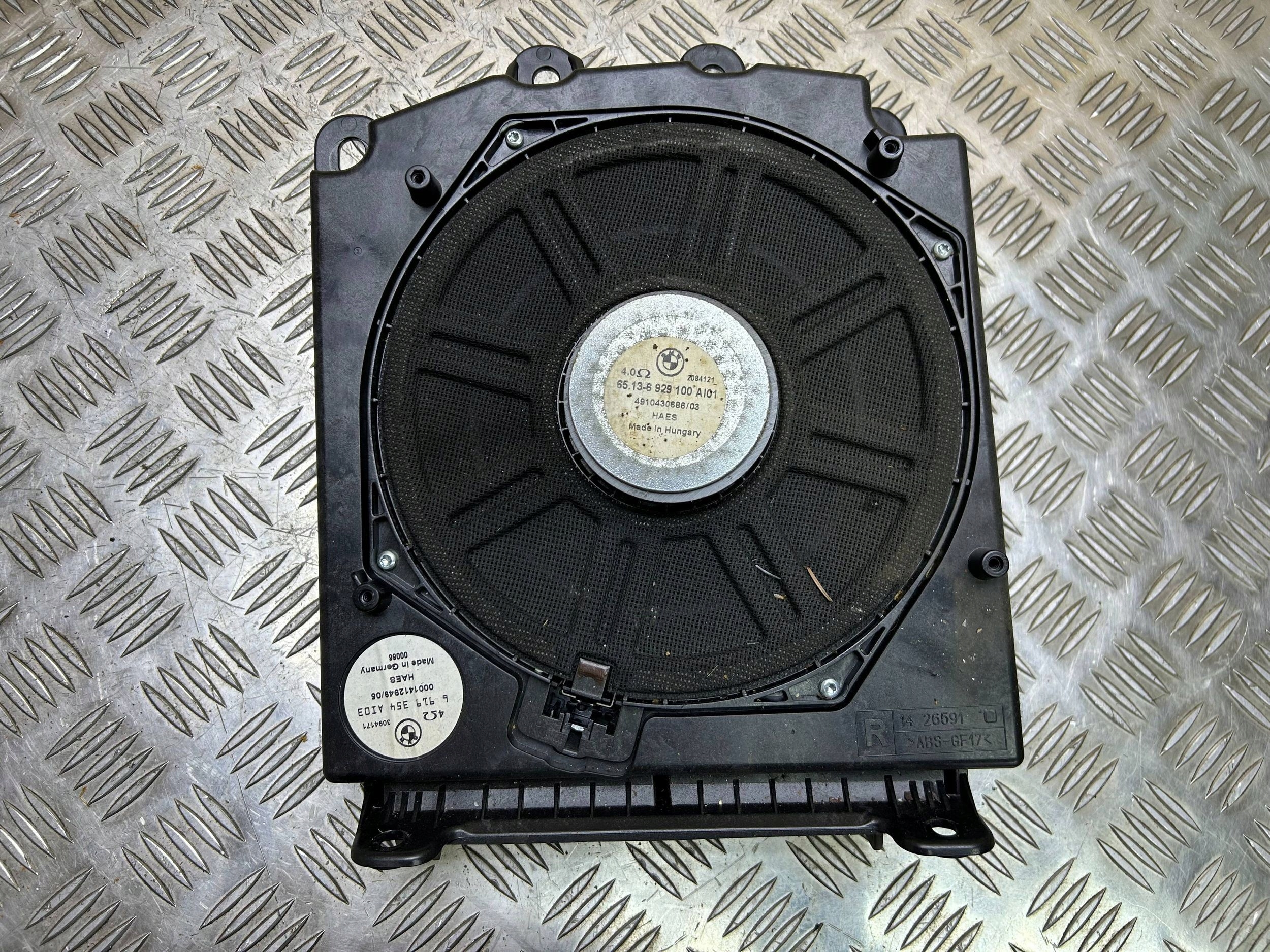 speaker niskotonowy right BMW 5 E60 E61 2004 6919354