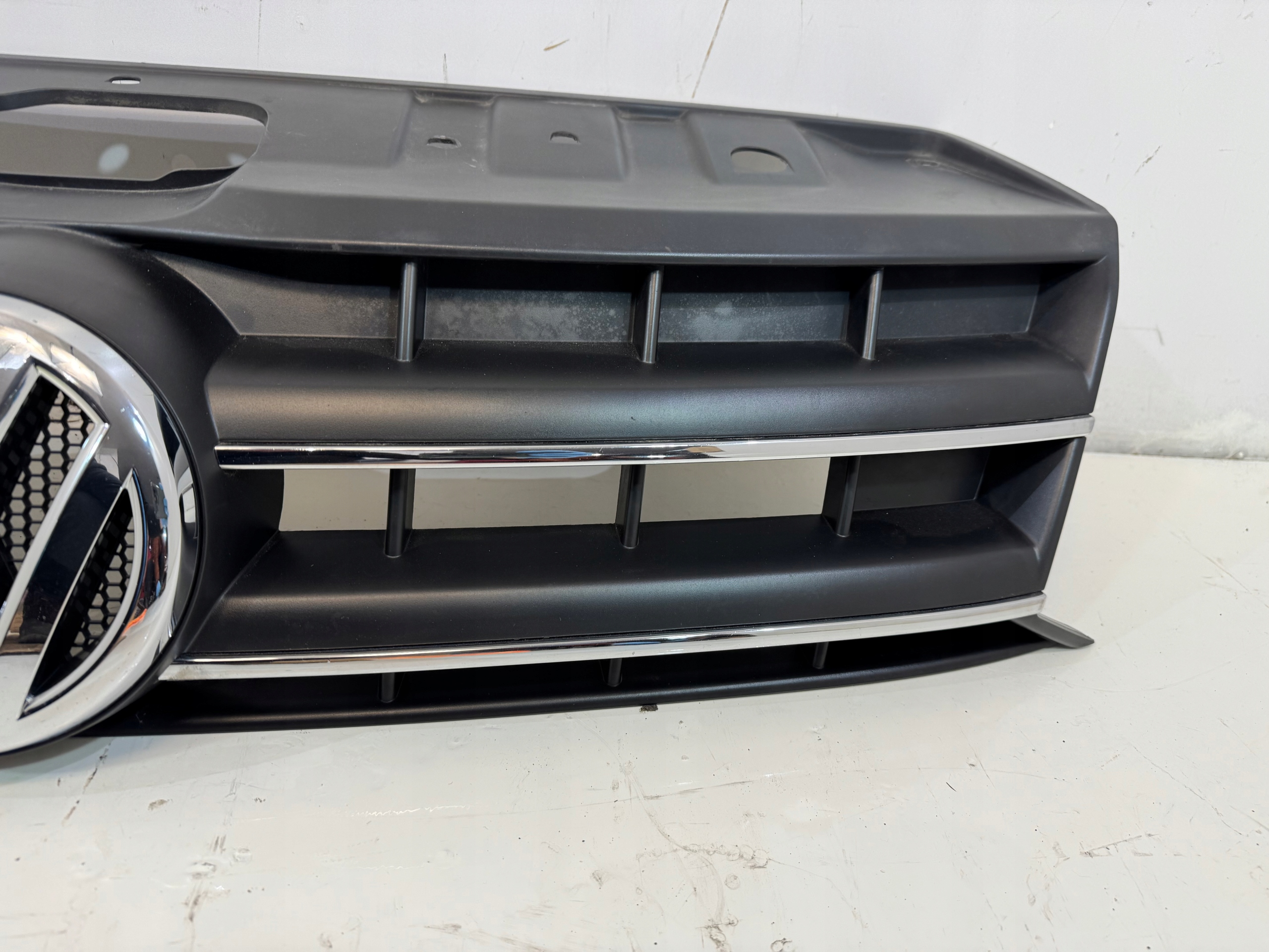 VW Amarok I 2H Kühlergrill FRONTGRILL Kühlergitter 2HH853653 - Thumbnail 4