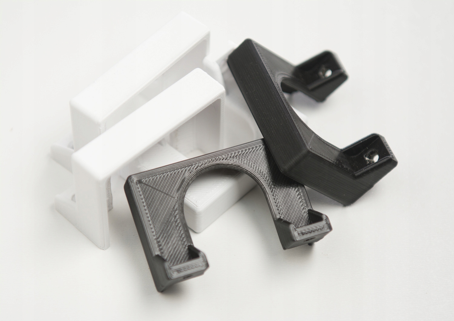 

Uchwyt na ścianę przedłużacza czarny uniwersalny