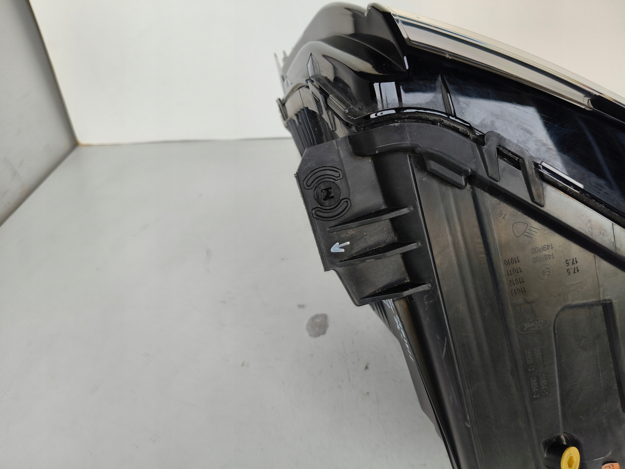 light right REFLEKTOR FORD TRANSIT COURIER MK3 24