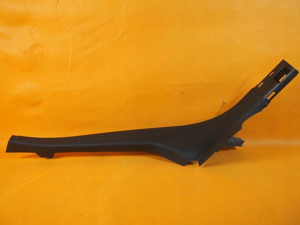 Audi E-Tron обшивка стойки задний левый 4ke867767