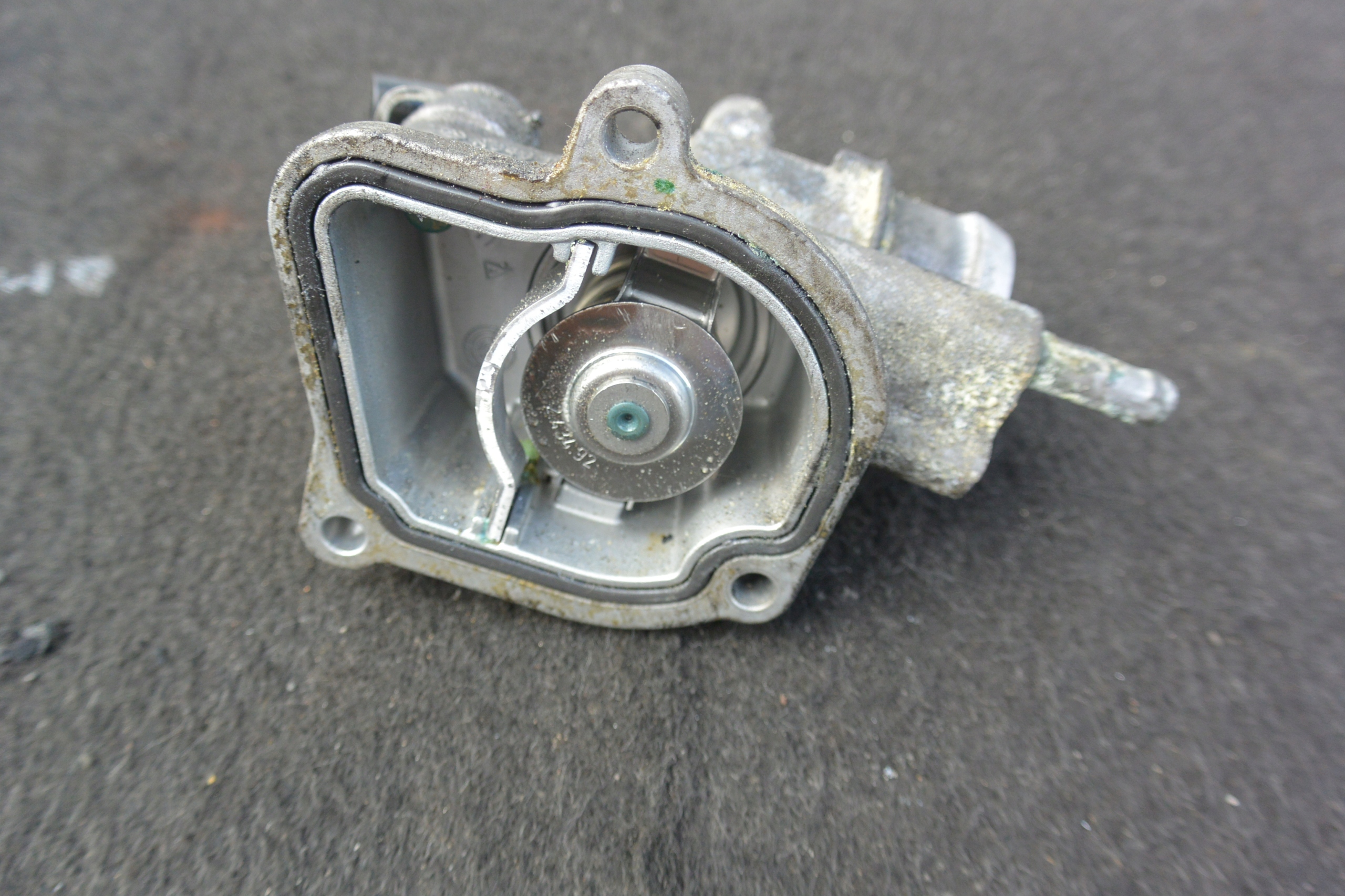 thermostat sensor cover 2.2CDI 646 MERCEDES W204
