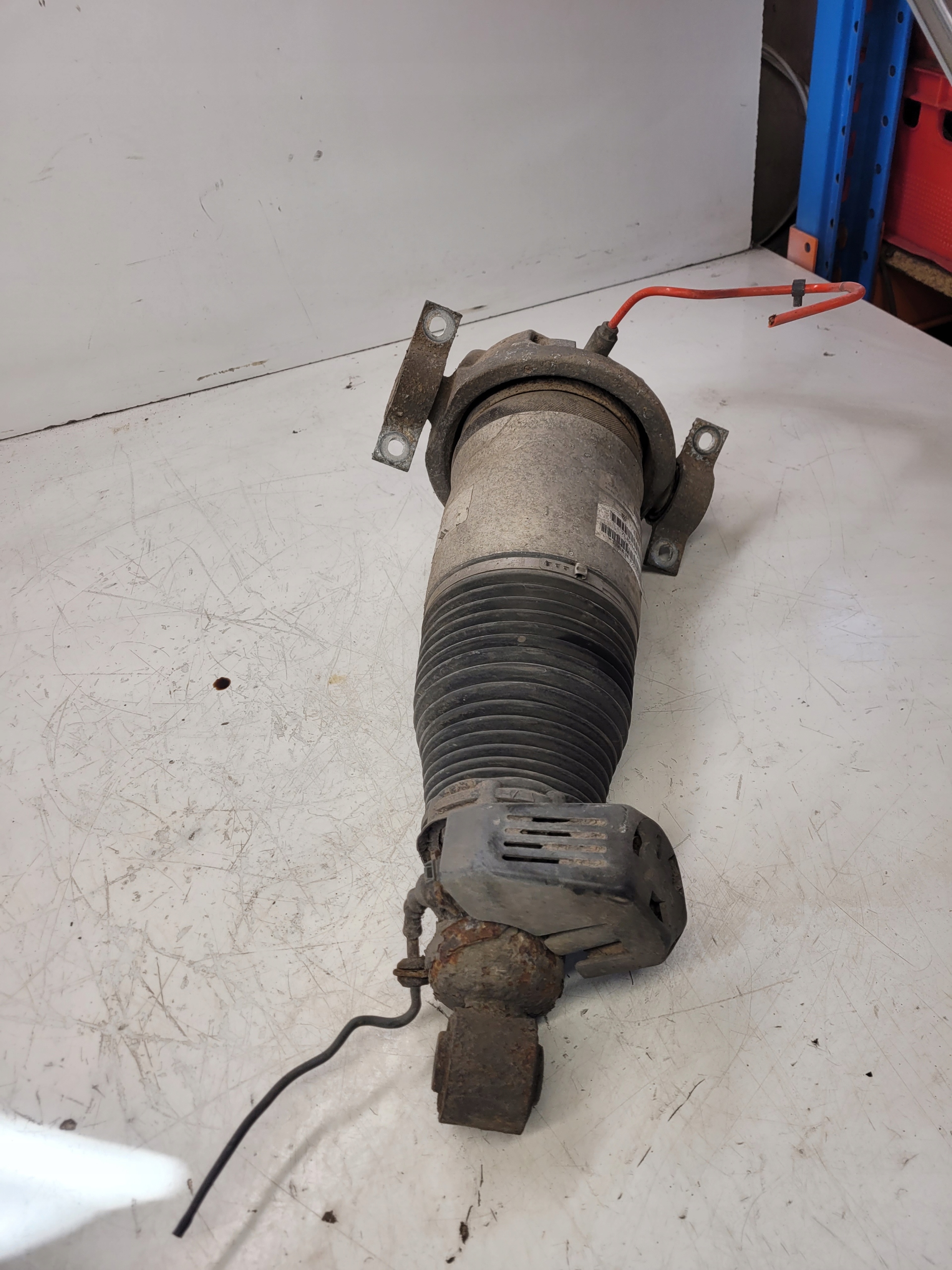 STOSSDÄMPFER LINKS HECK AUDI Q7 4L 7L8616019A