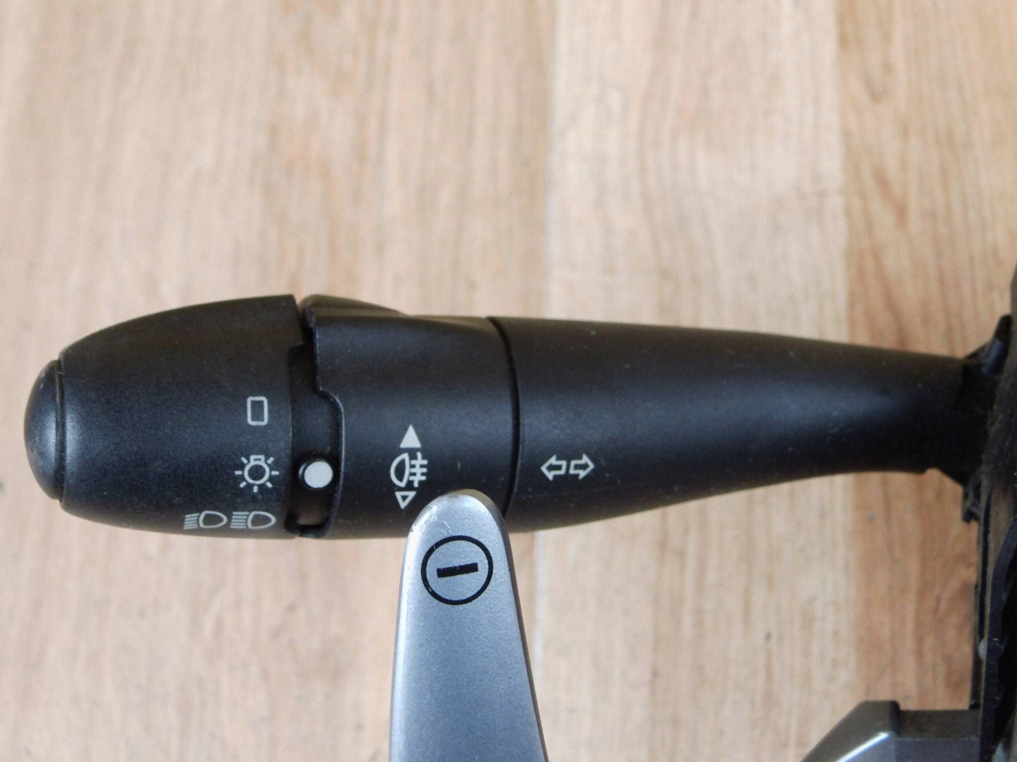 Citroen C2 with shifting control light switch of indicators