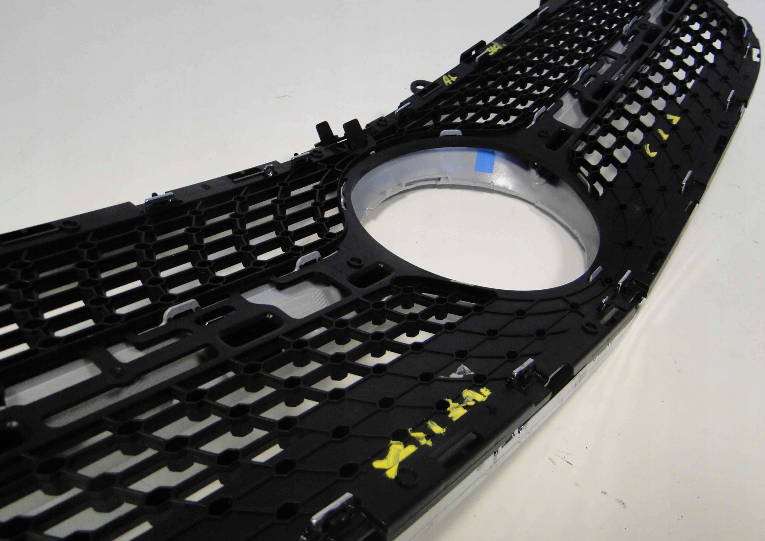 MERCEDES CLS 218 LIFT GRILL ATRAPA CZARNY KAMERA Strona zabudowy przód