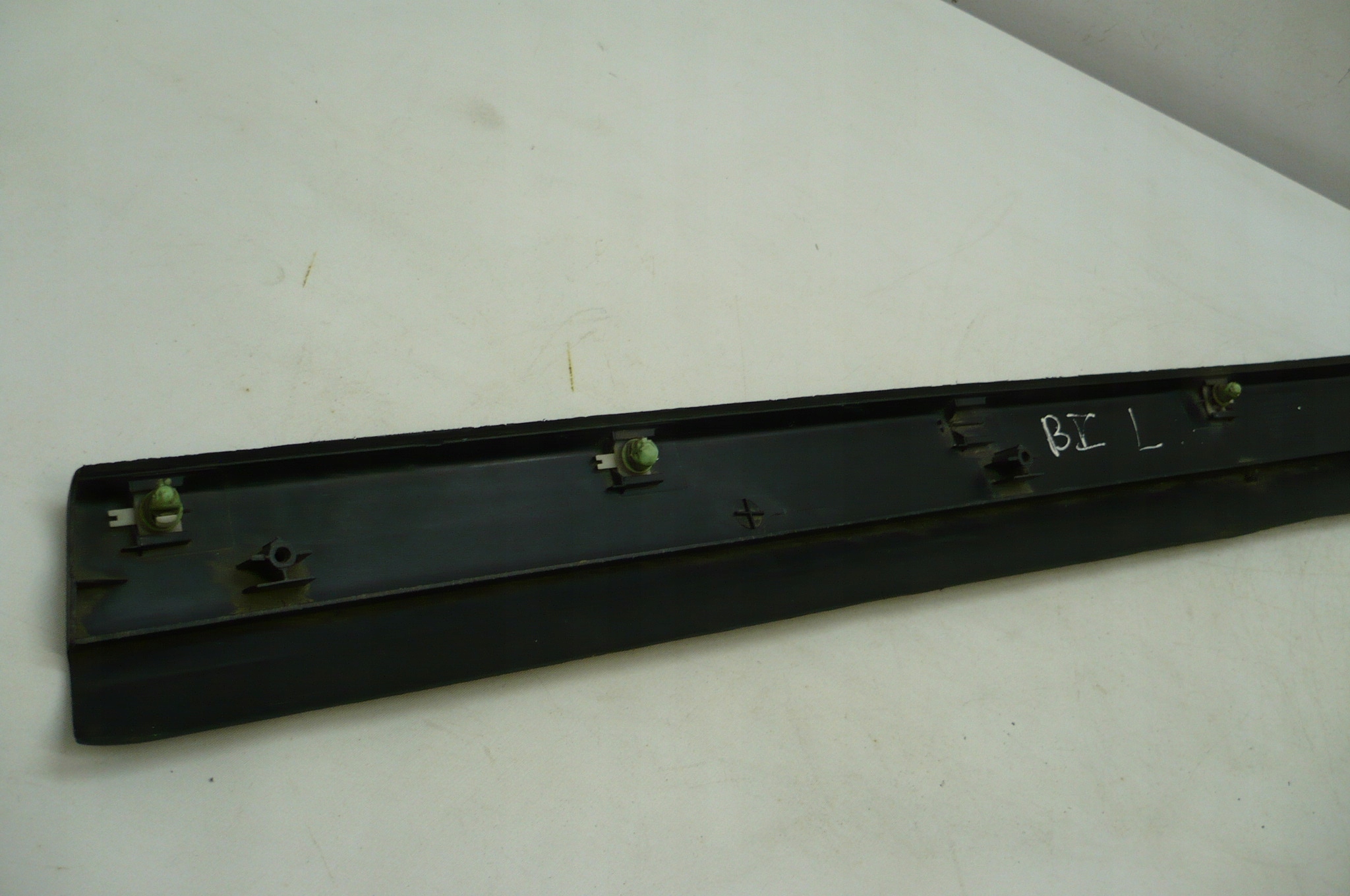 VW PASSAT B5 97- moulding door left front lower