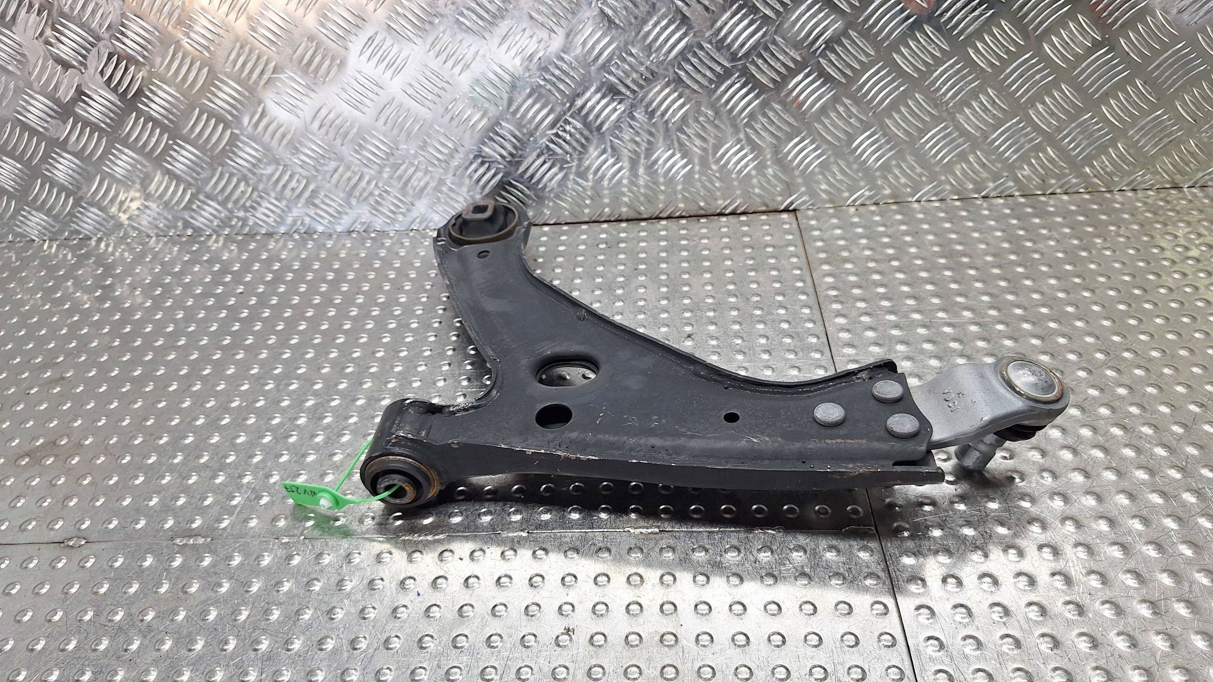 arm right front 32221282 VOLVO XC40 2021