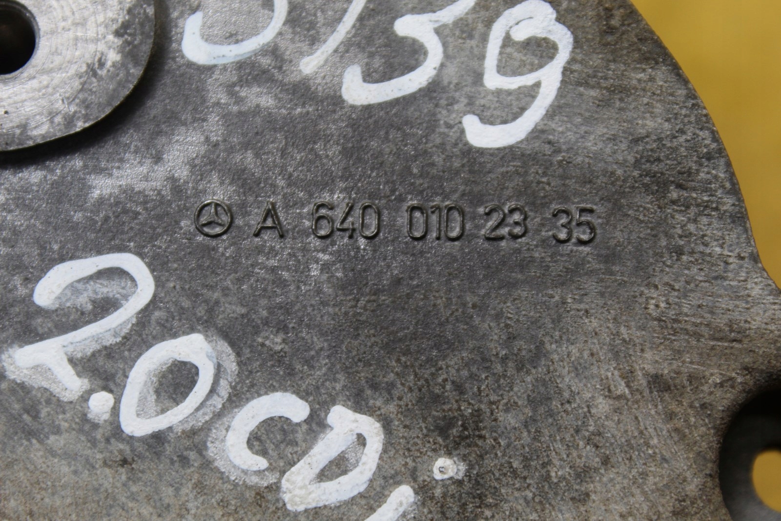 лапа Двигателя A6400102335 W169 2.0 CDI 640.942