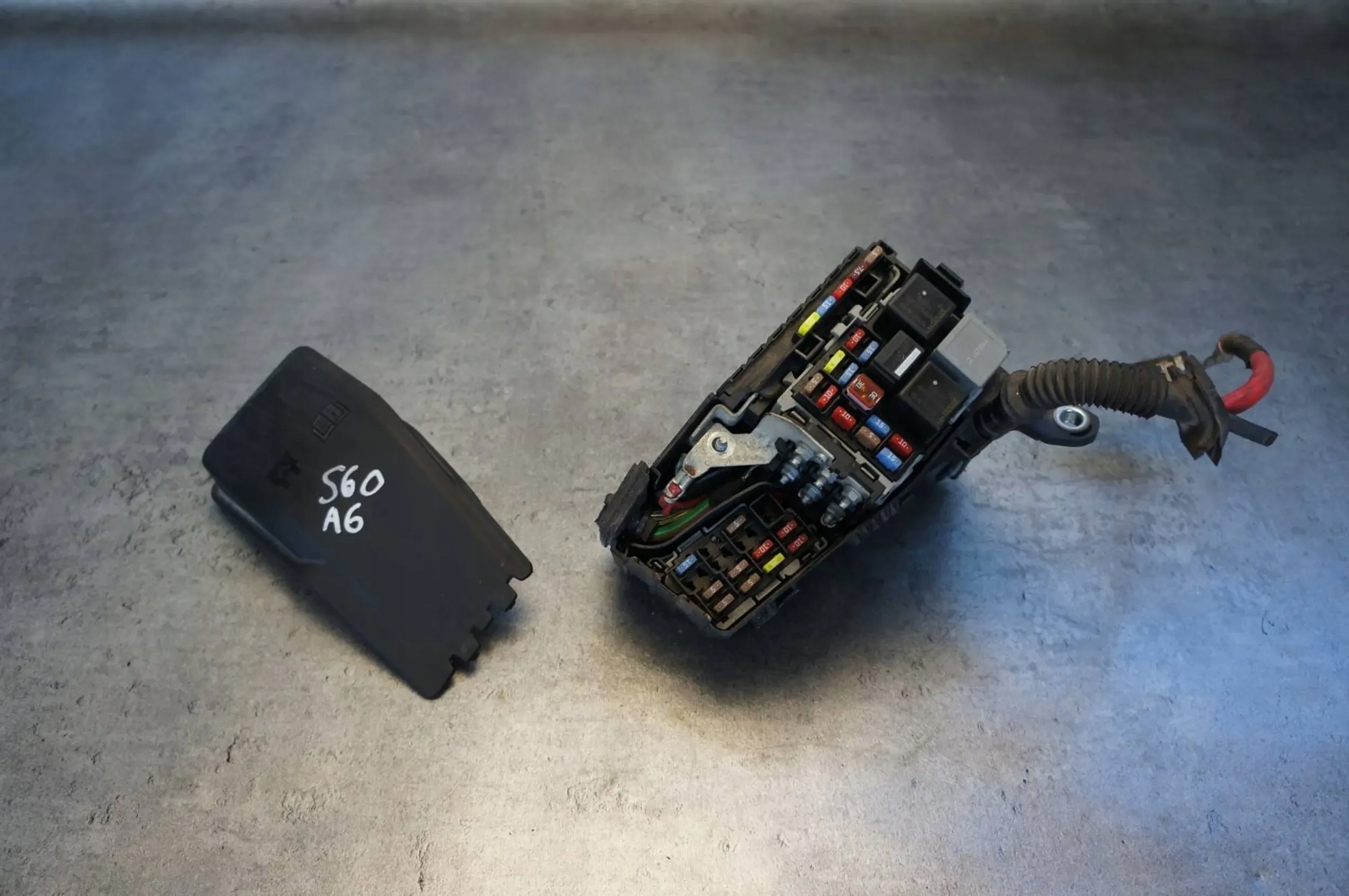 SKRZYNKA BEZPIECZNIKÓW VOLVO S60 II V60 I 6G9T-14A067-CA 2.0 D