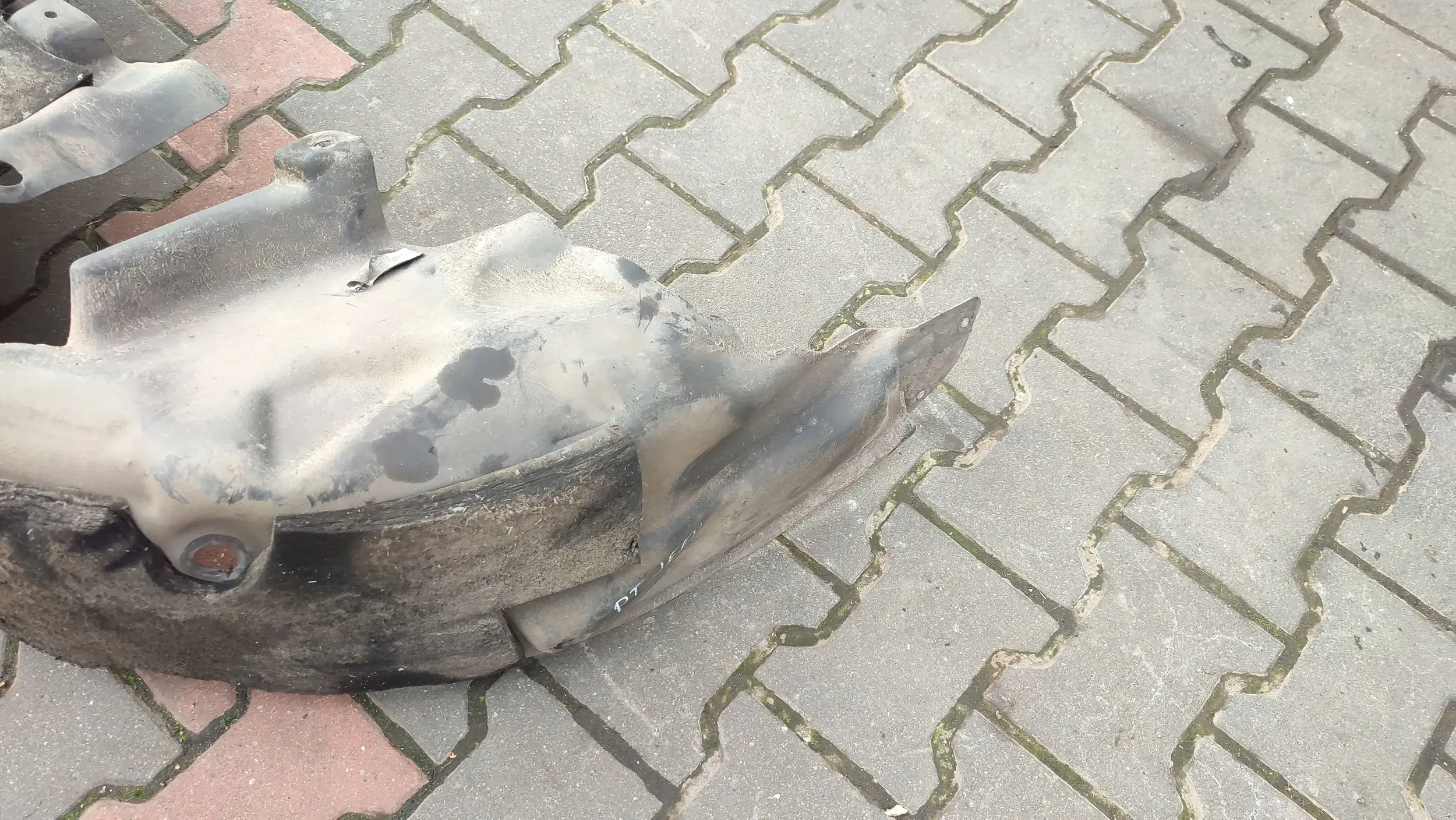 Jeep Cherokee KL 15r. 2.0d mudguard right rear part
