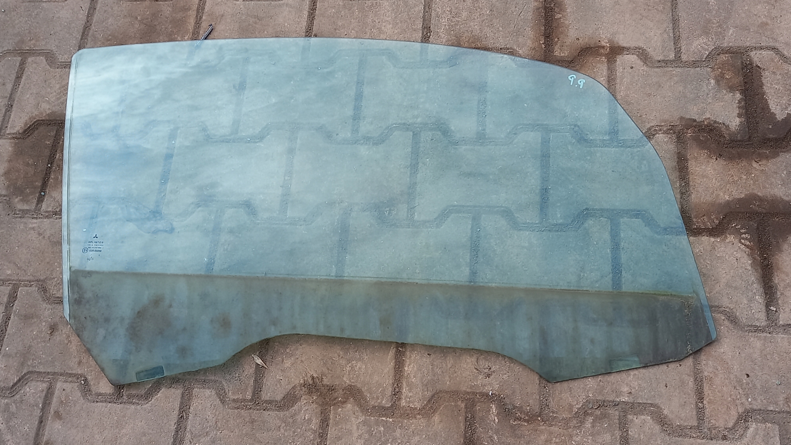 ПЕРЕДНЄ ПРАВЕ СКЛО MITSUBISHI COLT 06R VI