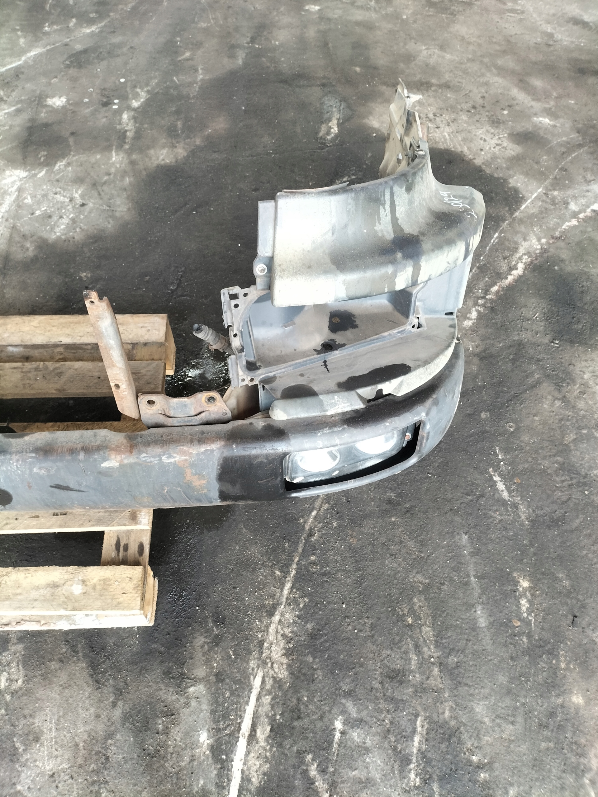 Frontstoßstange träger Licht STOPNICA links SCANIA 4 P94 BD4 2000r