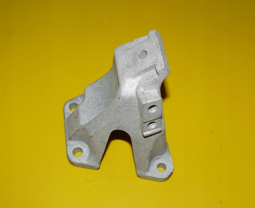 bracket holder engine mount right AUDI A6 C6 3.0 TDI 220KM BMK 04-08r.