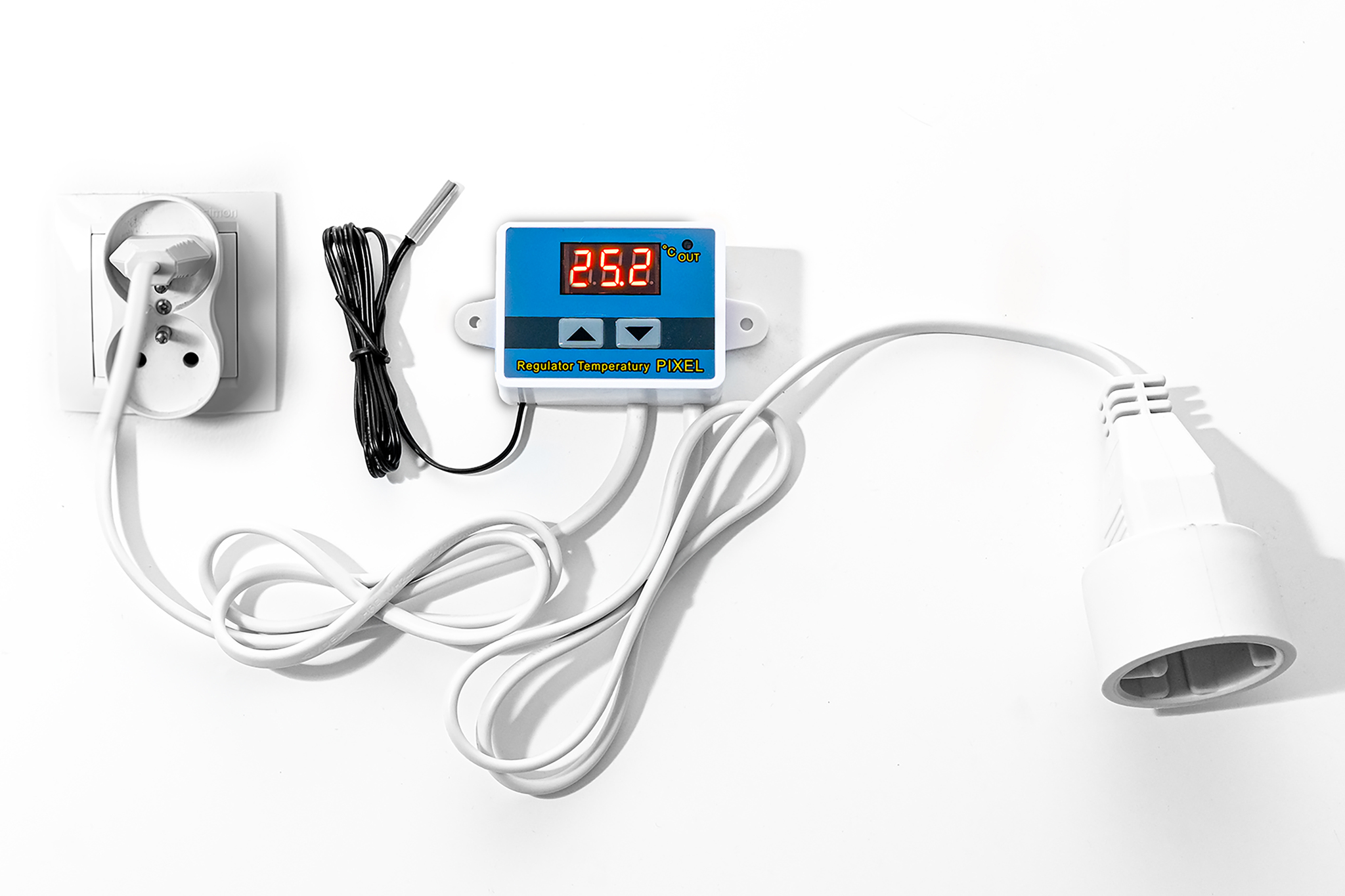 STEROWNIK ELEKTRONICZNY TERMOSTAT CYF REGULATOR TEMPERATURY z GNIAZDEM 230V Marka inna