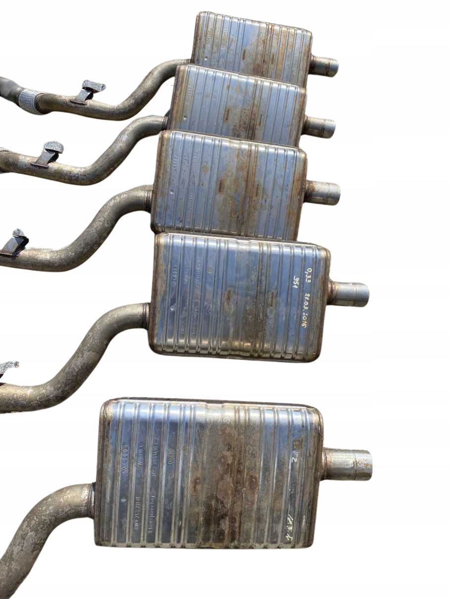 TLUMIK mitte AUDI A4 B9 2.0 TFSI 8W0253211H