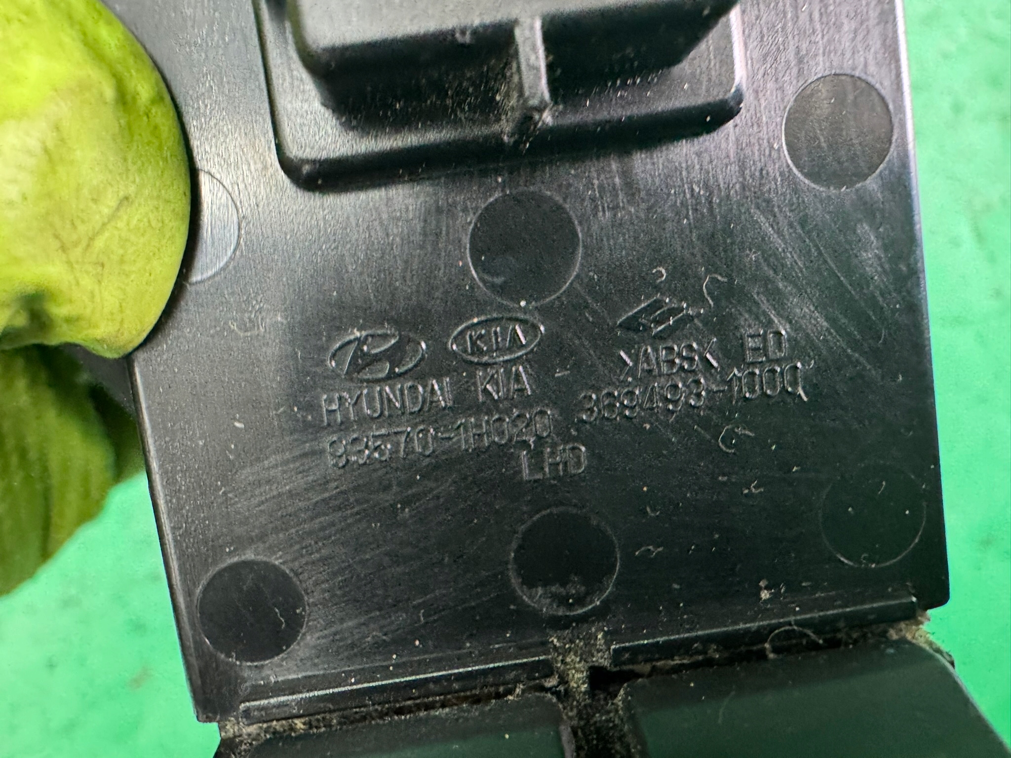 CONTROL PANEL SZYBAMI PRZEDNIMI 93570-1H020 KIA CEED AND 1 06- HB 5 DOOR