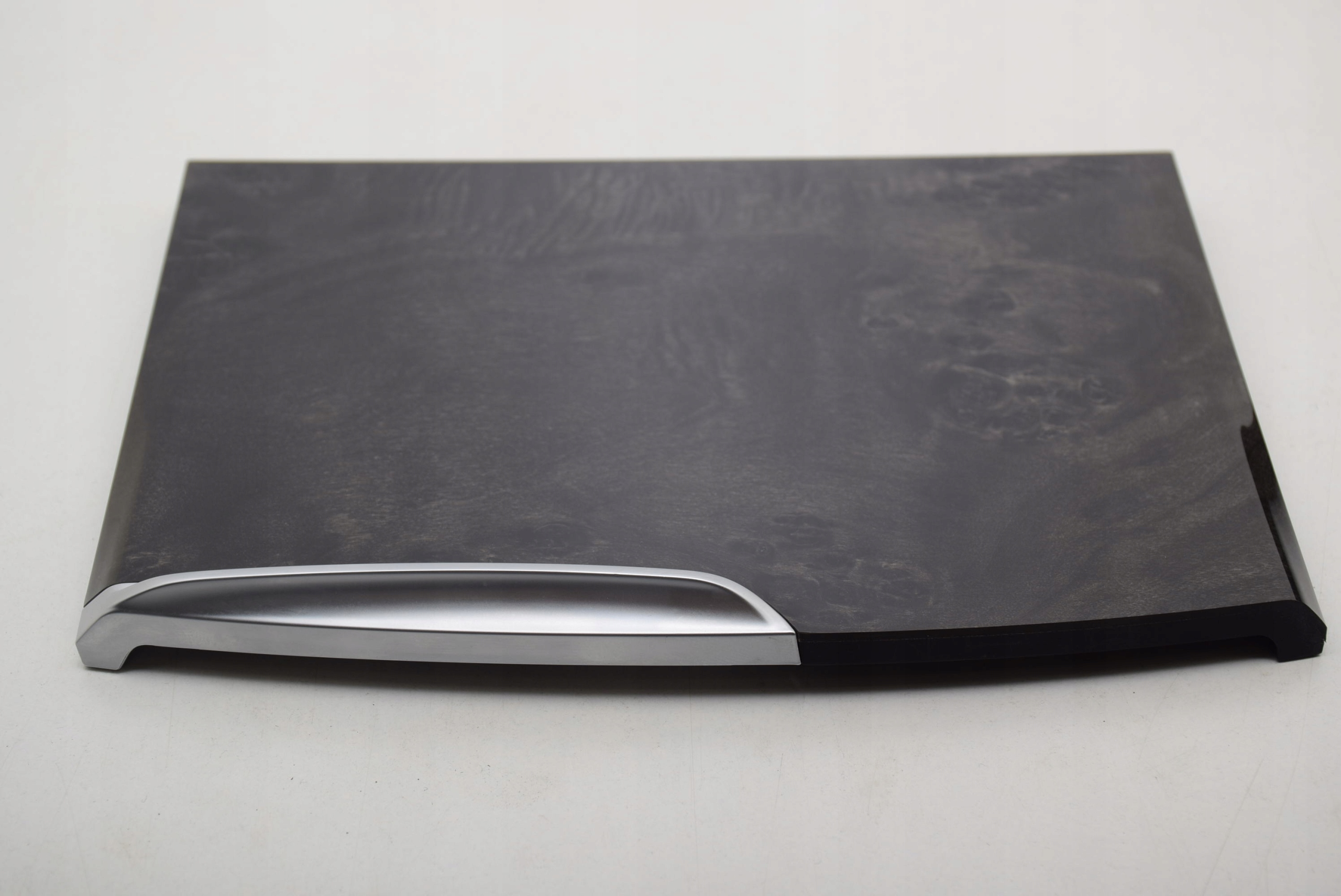 9391278 - BMW 5 G30 планка декор тоннеля перчаточного ящика Осина