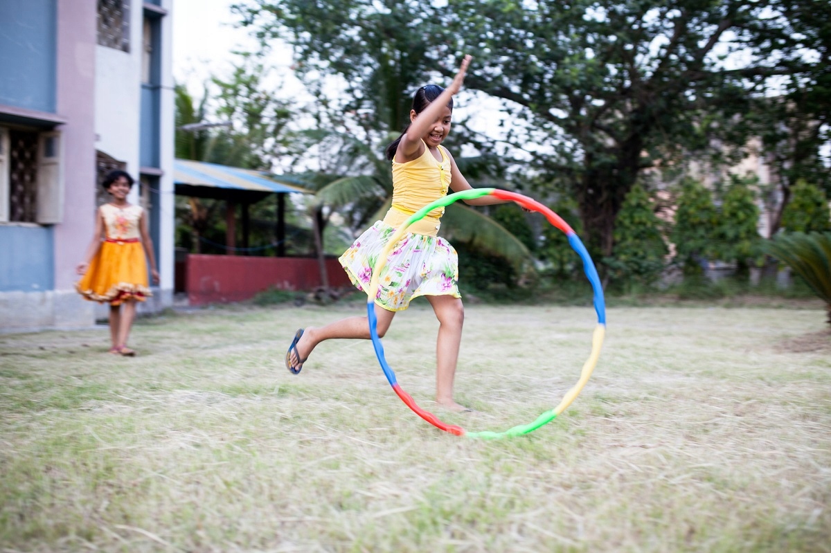 DUŻE ODCHUDZAJĄCE SKŁADANE KOŁO HULA HOP MASAŻ Wiek dziecka 3 lata +