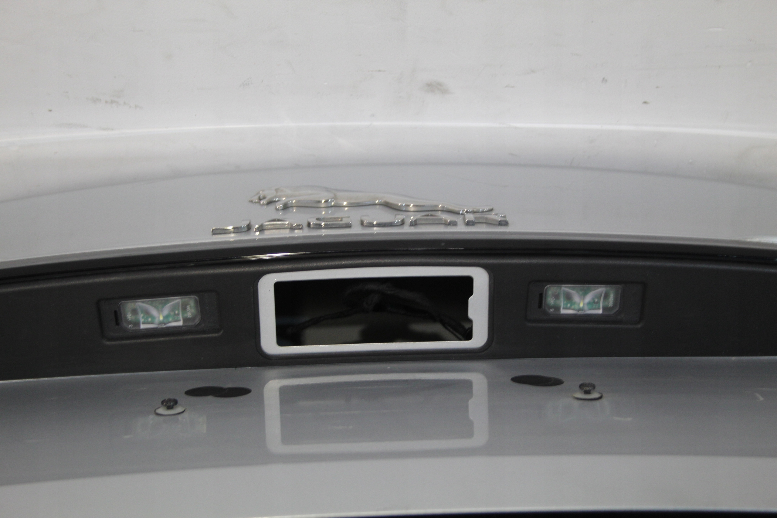 trunk door boot below KAMERE JAGUAR XF II X260