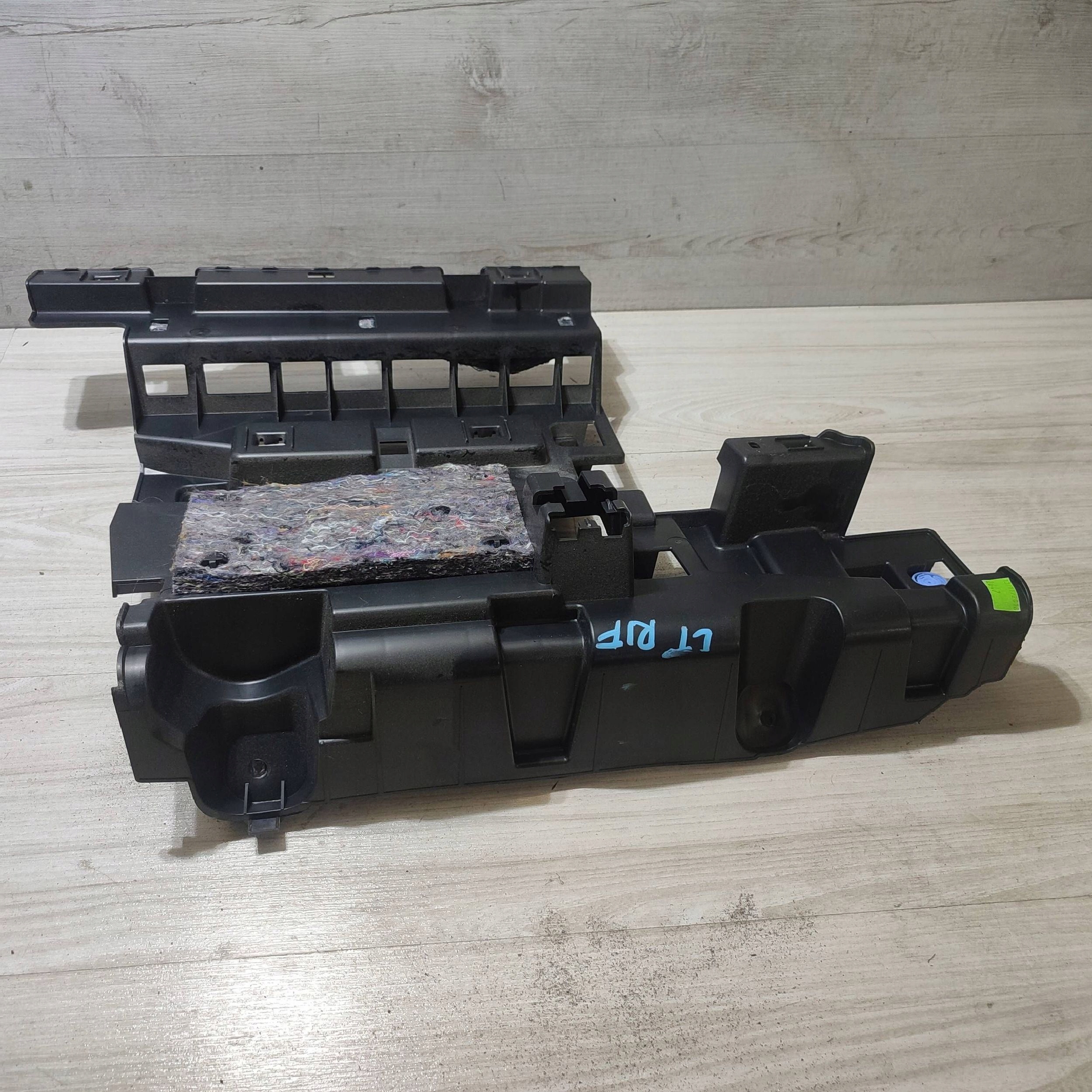 holder boczka boot Peugeot Rifter 9817586177