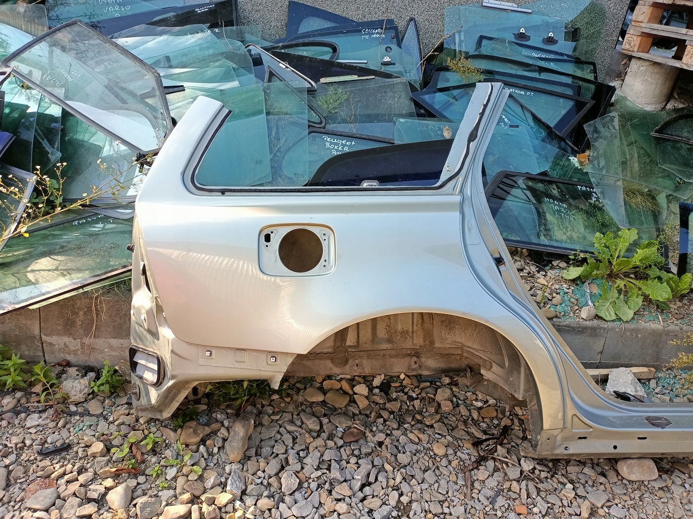 ЧЕТВЕРТЬ КРЫЛО ПРАВЫЙ ЗАД. VOLVO V50 УНИВЕРСАЛ