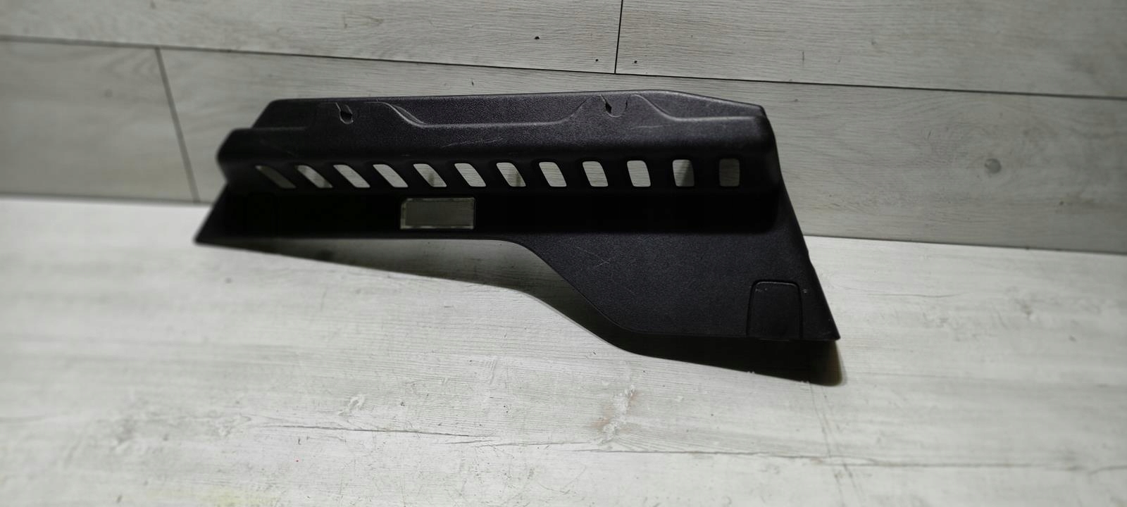 holder polki rear part left Peugeot 2008 14r