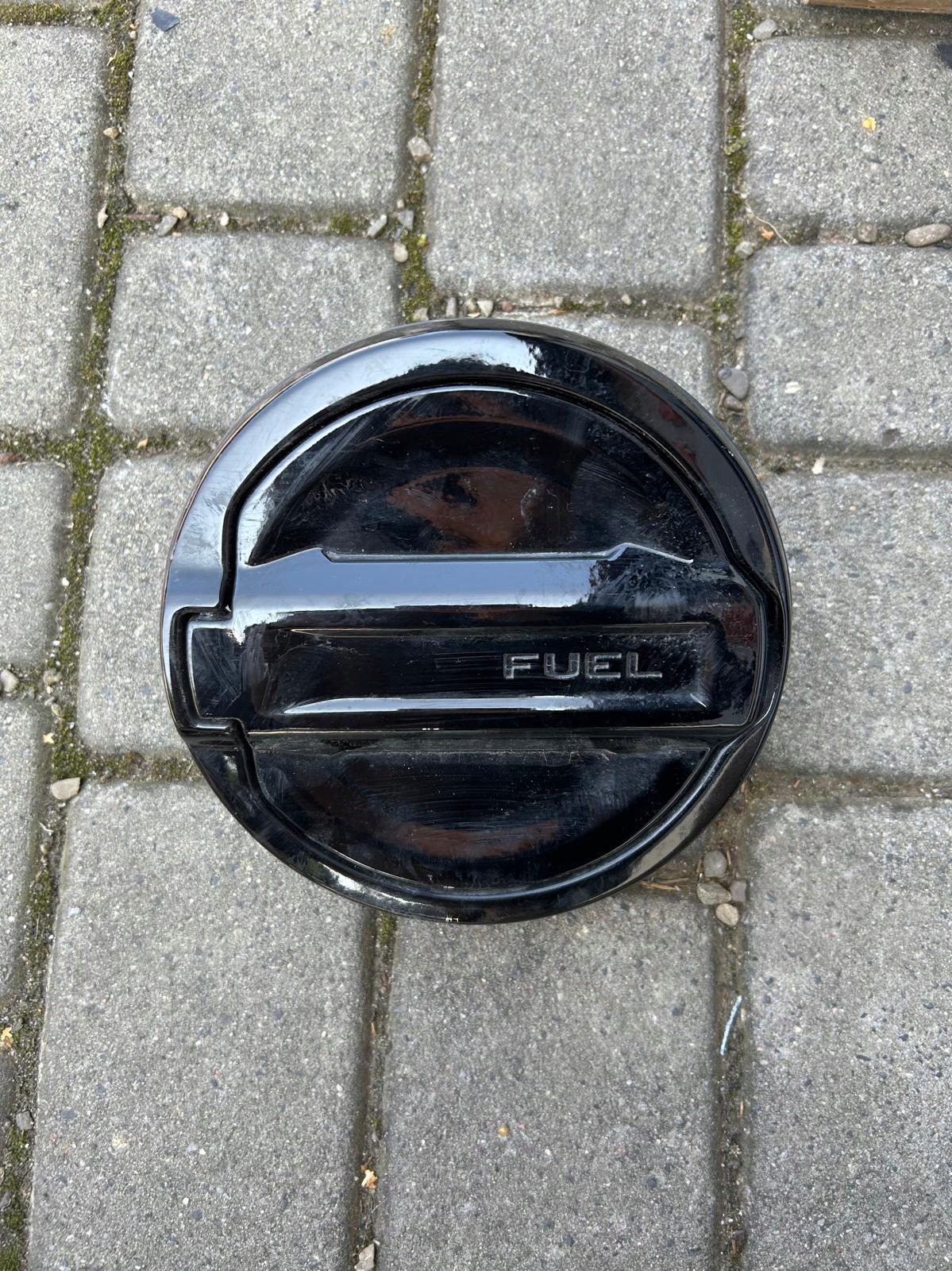 KLAPKA WLEWU PALIWA CZARNA LAKIER JEEP WRANGLER JL