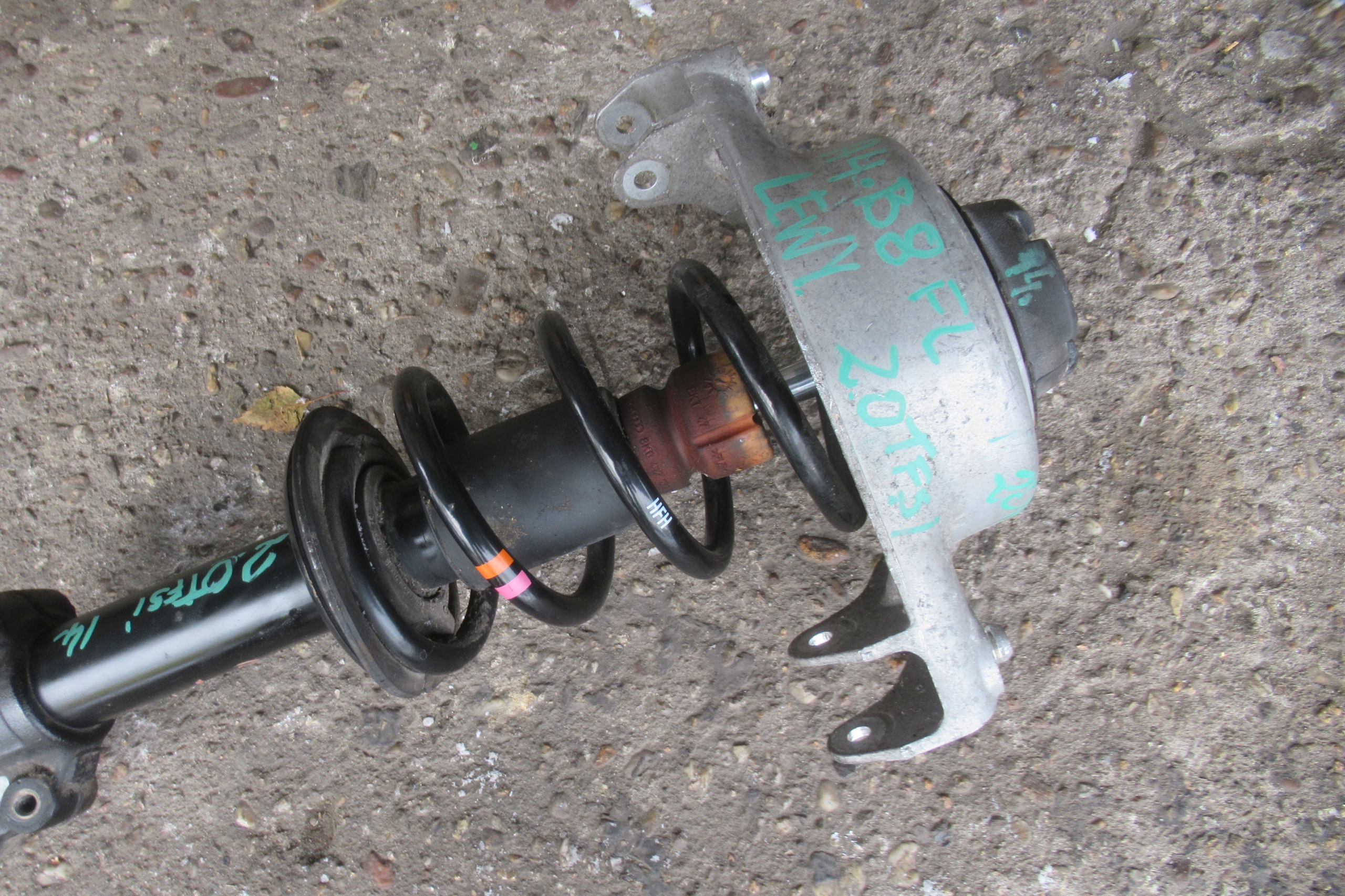 AUDI A4 B8 FL 2.0 TFSI 14R shock absorber left front 8K0031CB