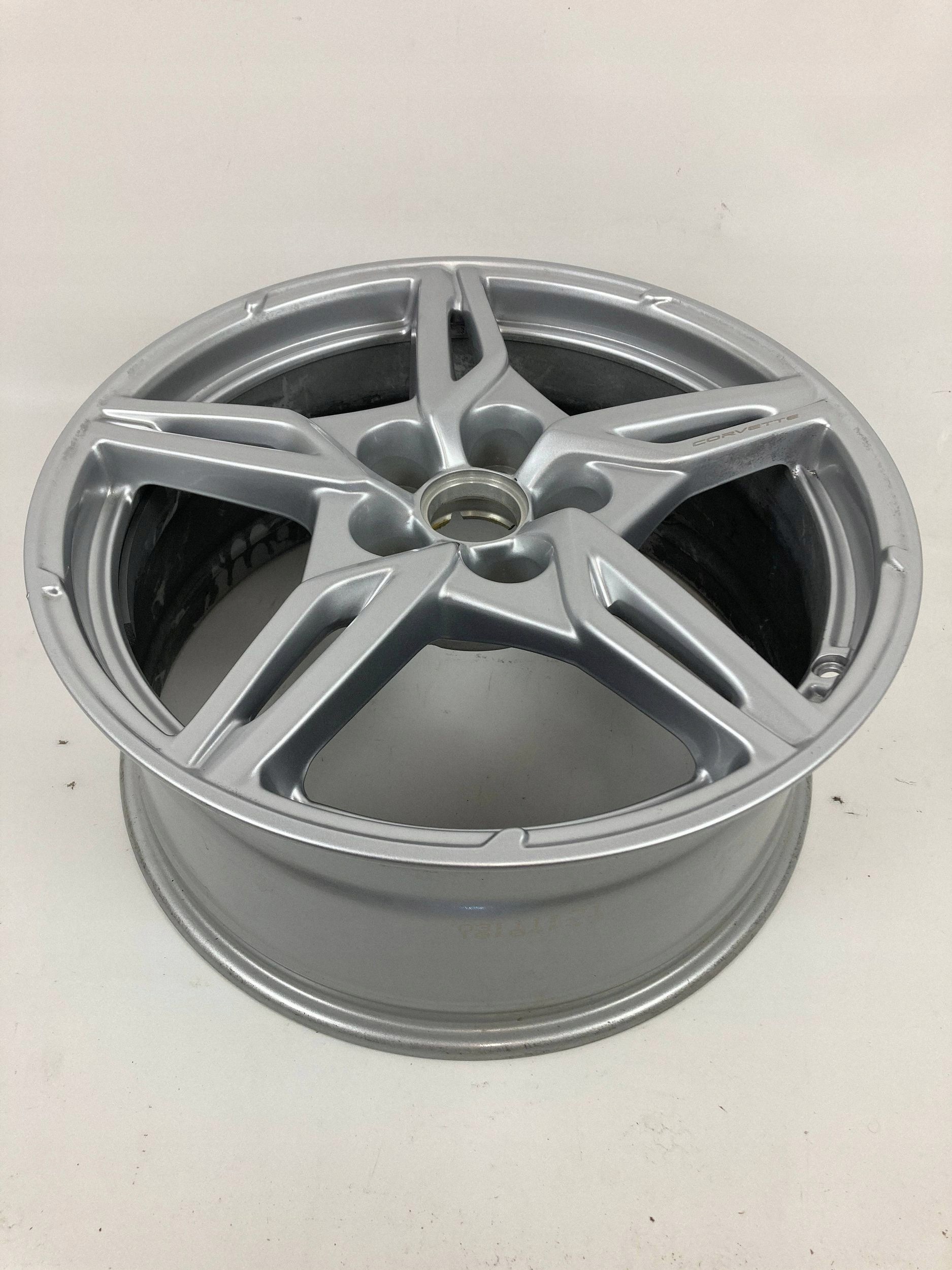 Chevrolet Corvette C8 Stingray disk disk hliníkový 19' OEM 2020-2024