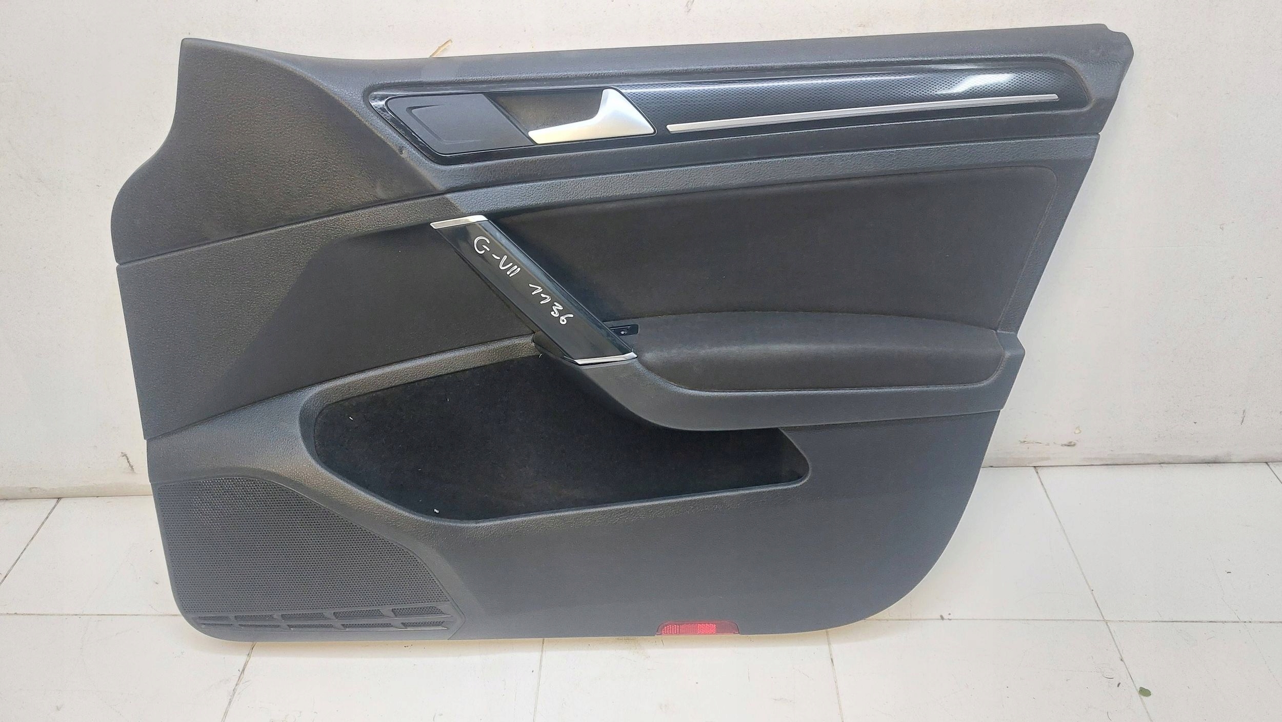 VW GOLF VII 7 5D upholstery side door right front EUROPA 15r