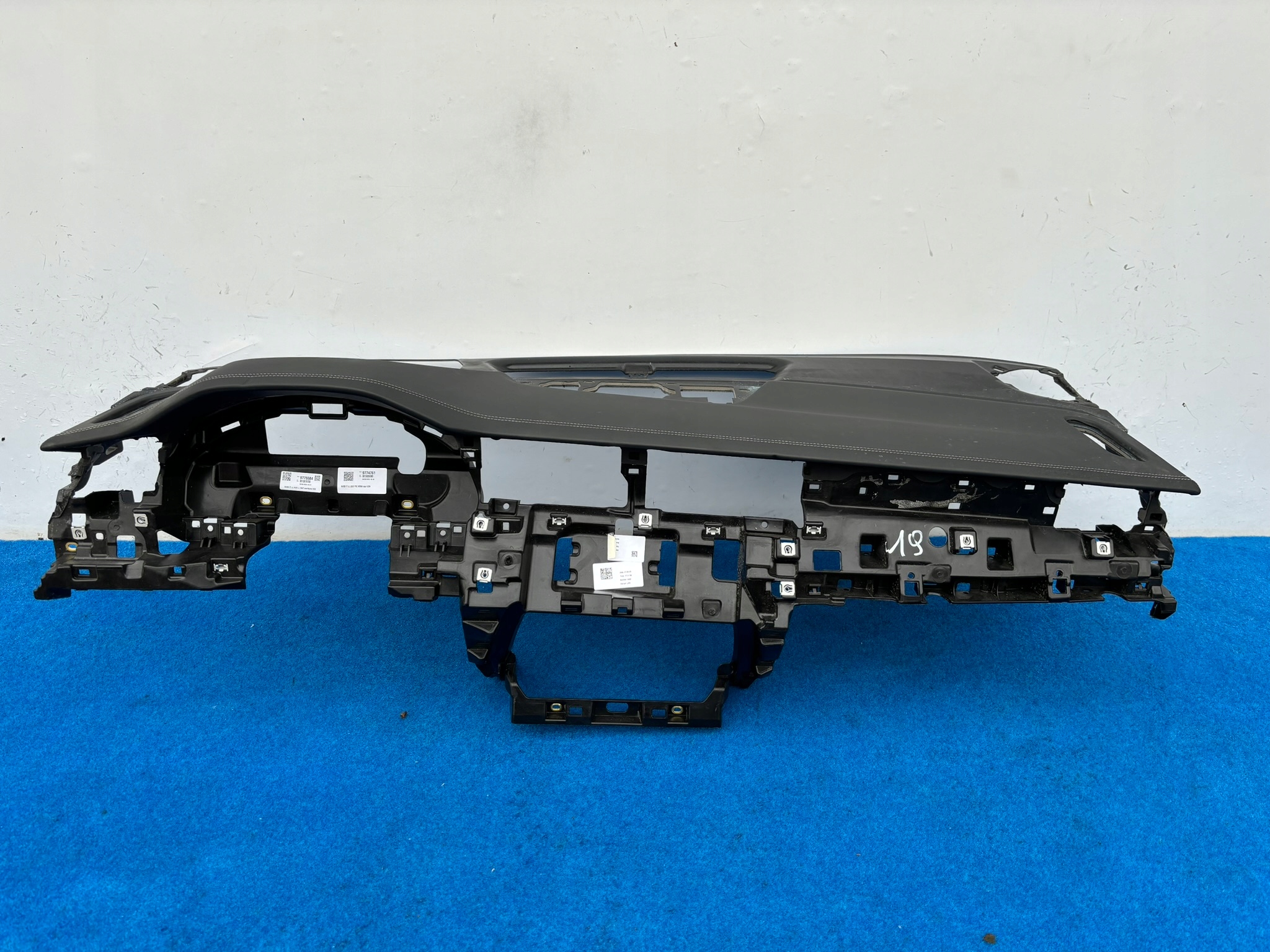 AUDI Q8 4M dashboard instrument panel console below display HUD 4M8857033 NR19
