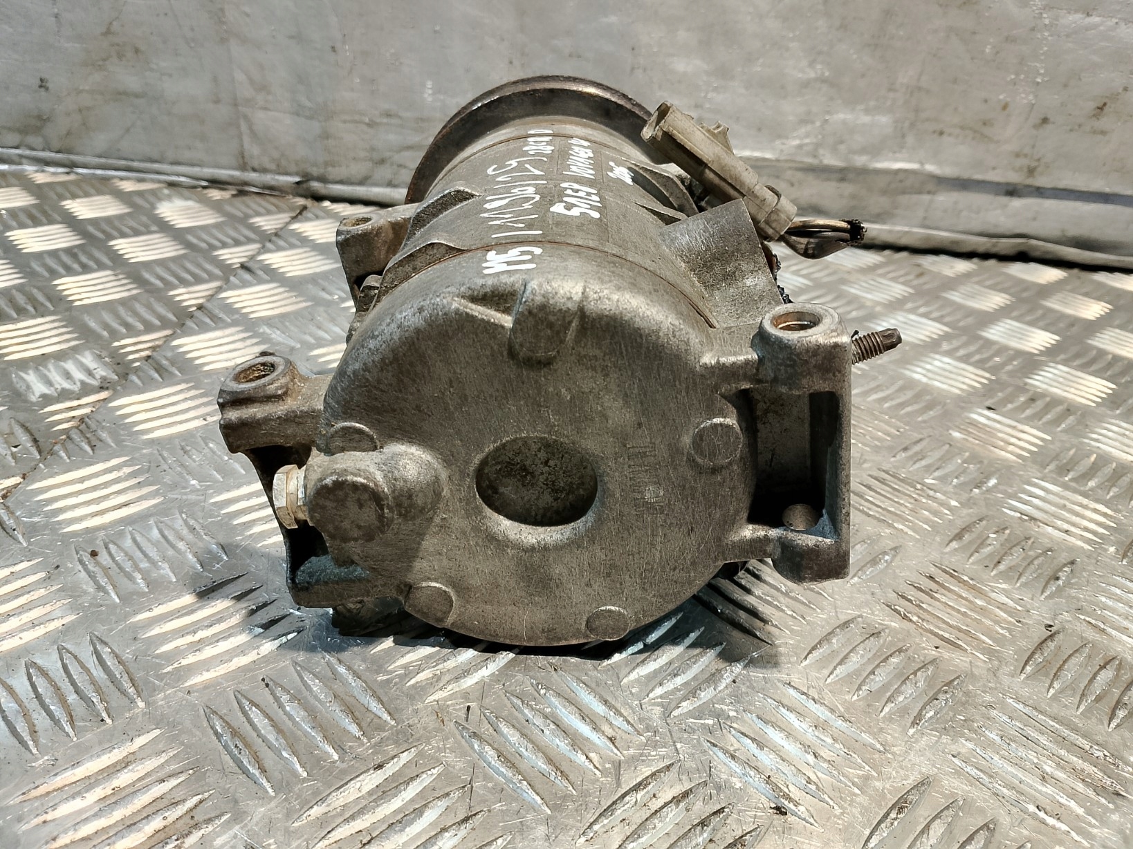 compressor compressor; of the air conditioning VOYAGER IV 4 2.8 CRD 0700K109