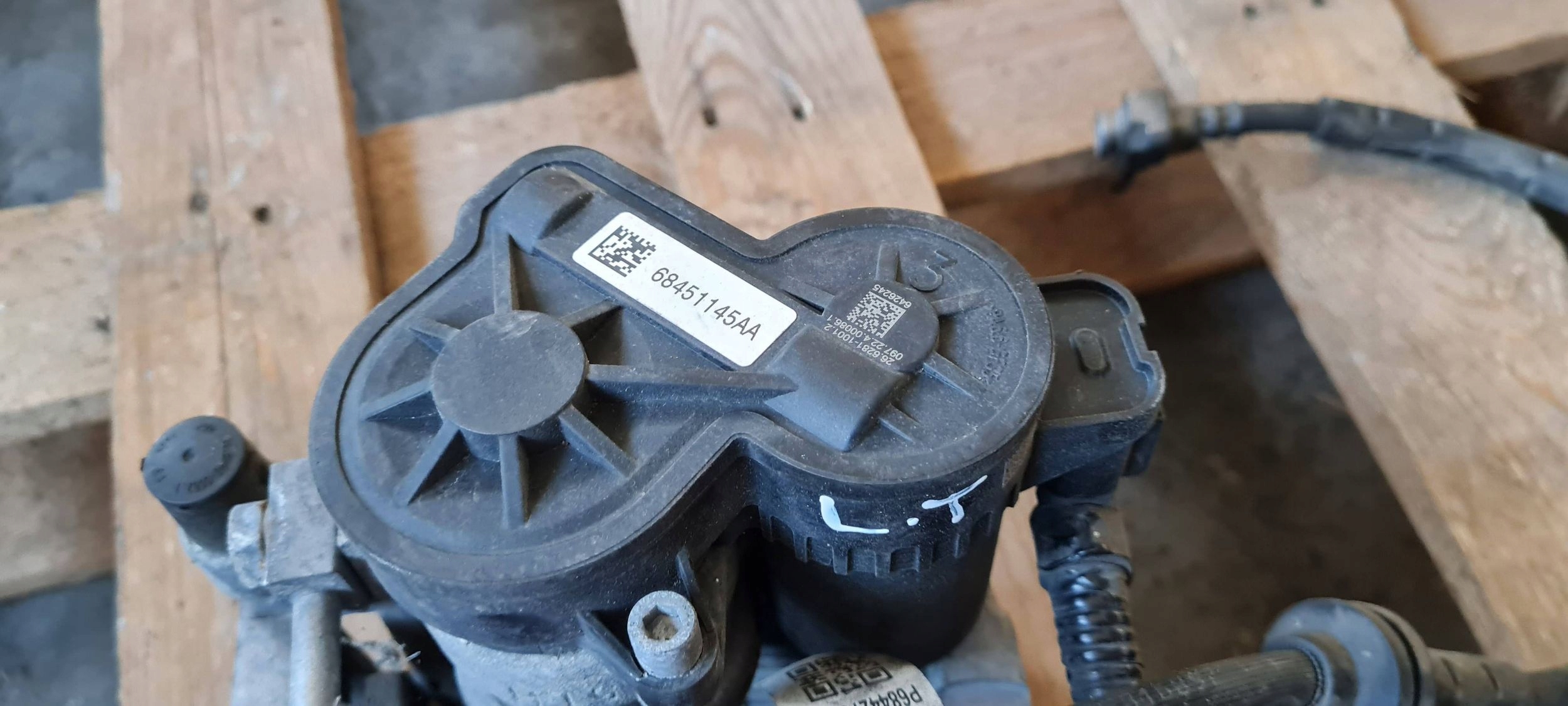 Chrysler Pacifica 2022 caliper brake left rear part rear 68451145AA