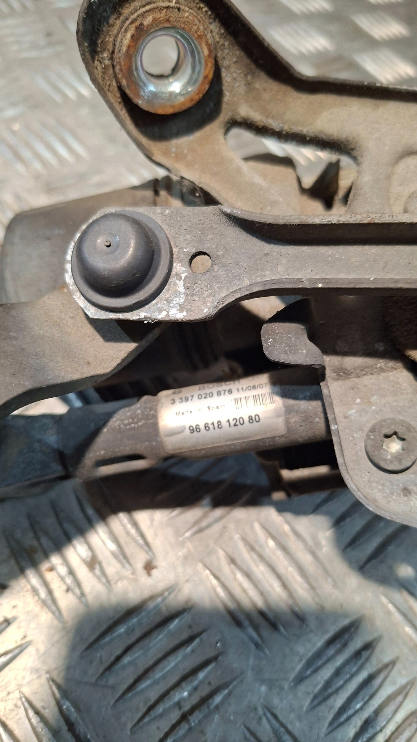 wiper mechanism right front PEUGEOT 407