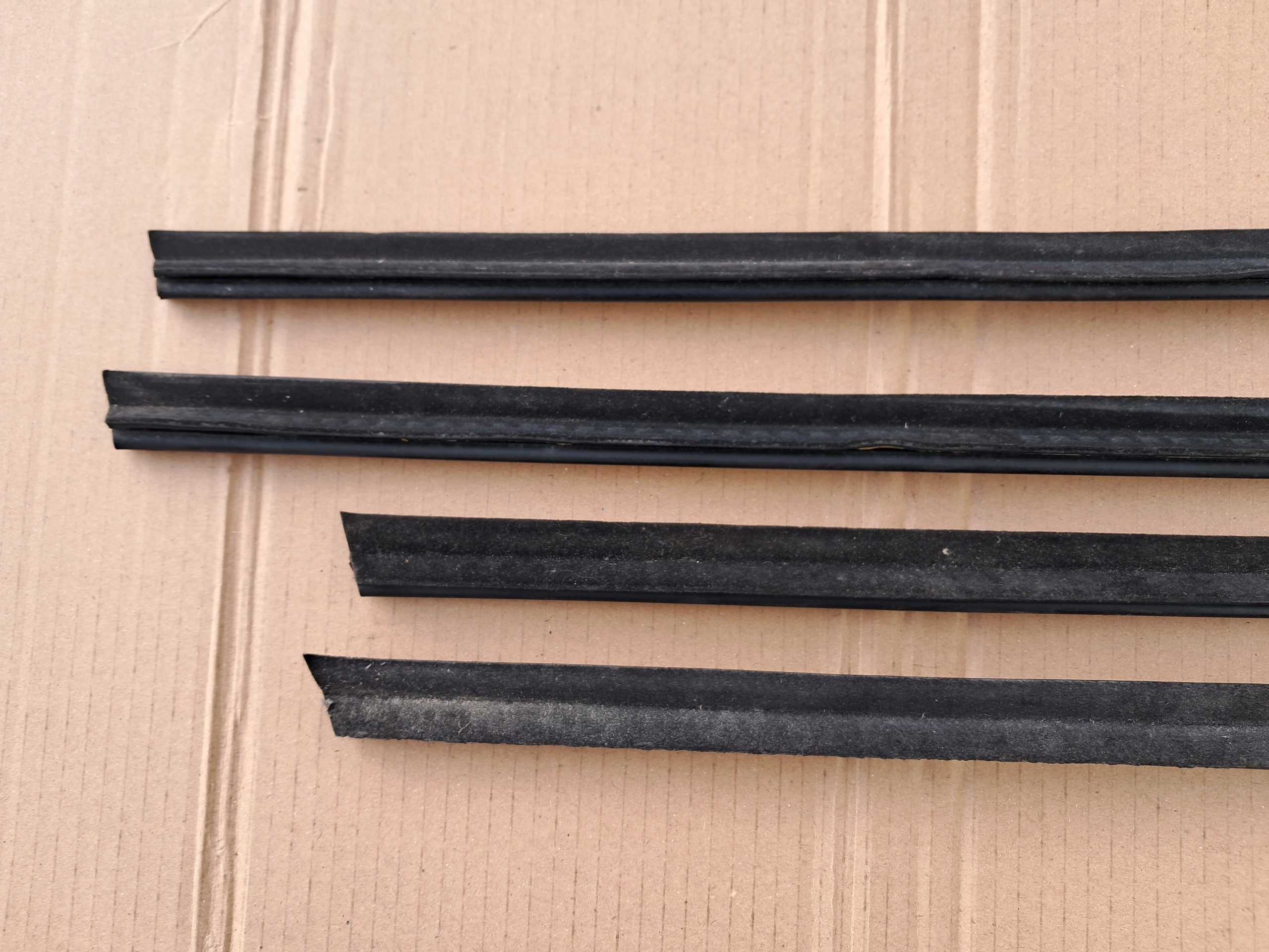 WODOZGARNIACZE inner MERCEDES W123 1237251065 KPL