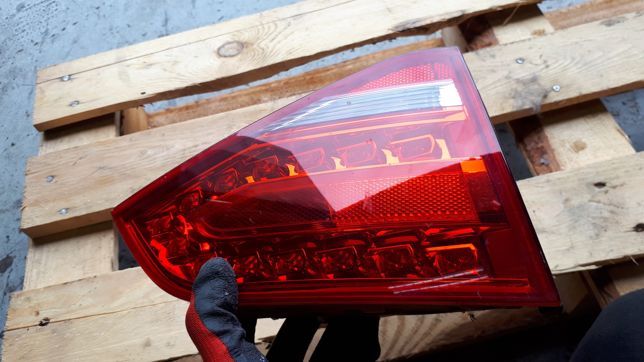 S4 B8 A4 light left left rear part to the bonnet LED