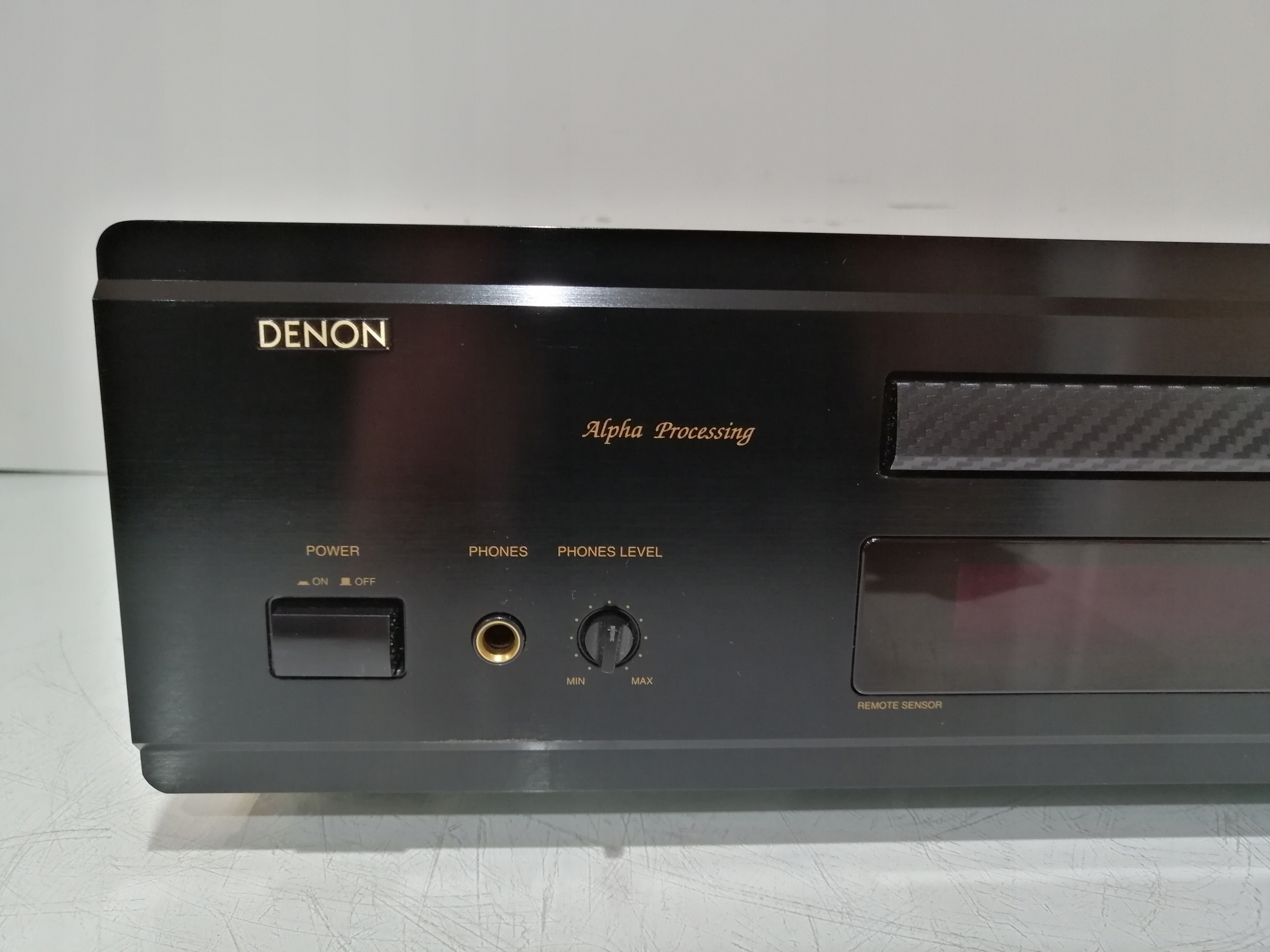 ODTWARZACZ CD DENON DCD-1550AR + PILOT Marka Denon
