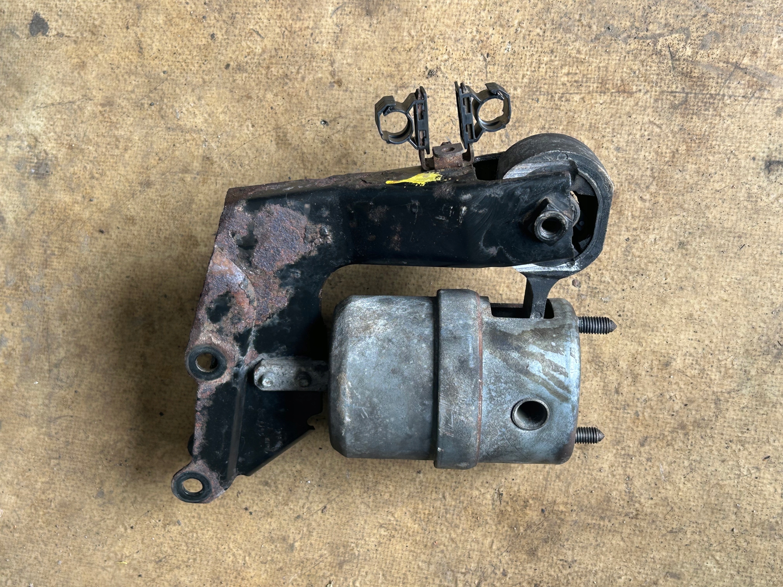 VW T4 2,5 TDI Getriebehalter getriebe 7D0399111K