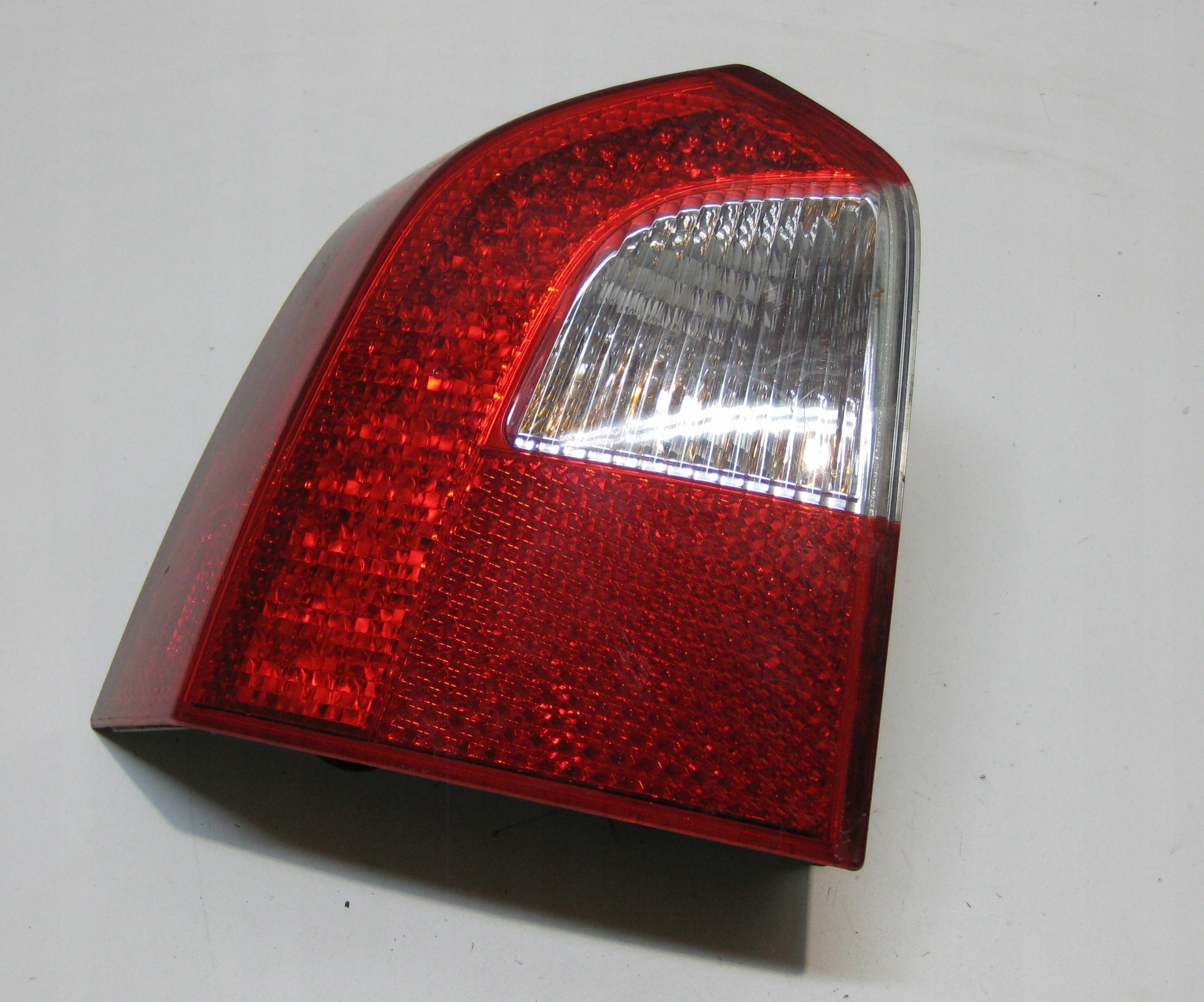 VOLVO V70 2.0 D 09R light left rear part 30698983