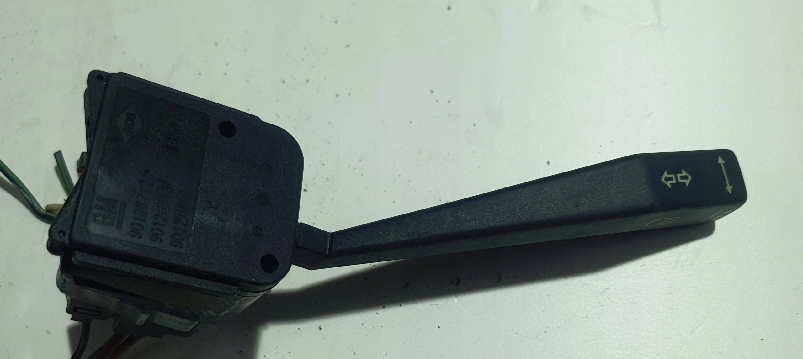 OPEL CORSA A KADETT D Bouton Indicateurs de direction MANETKA 90126712