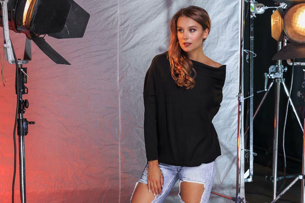 

Sweterek Oversize Tunika Sweter Wool Odkryte Ramię