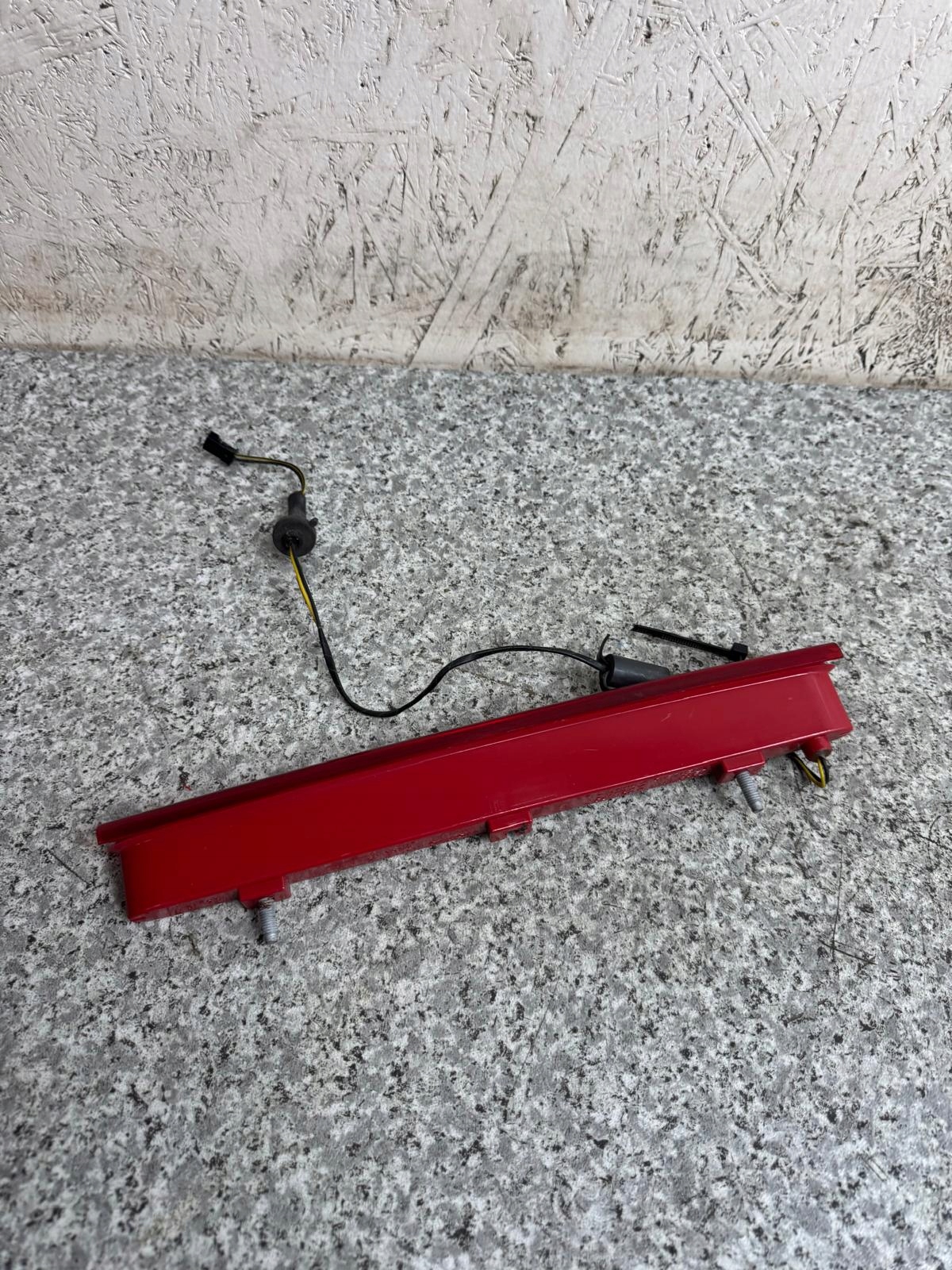 TRZECIE ŚWIATŁO STOPU KLAPY VOLVO V40 II 2012-2018r 31385469