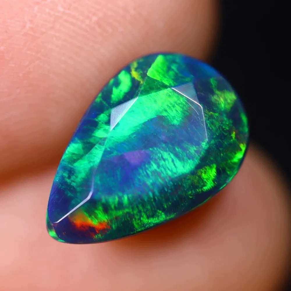 Přírodní opál Černý 3.18 ct Lžička Etiopie certifikát Wbd