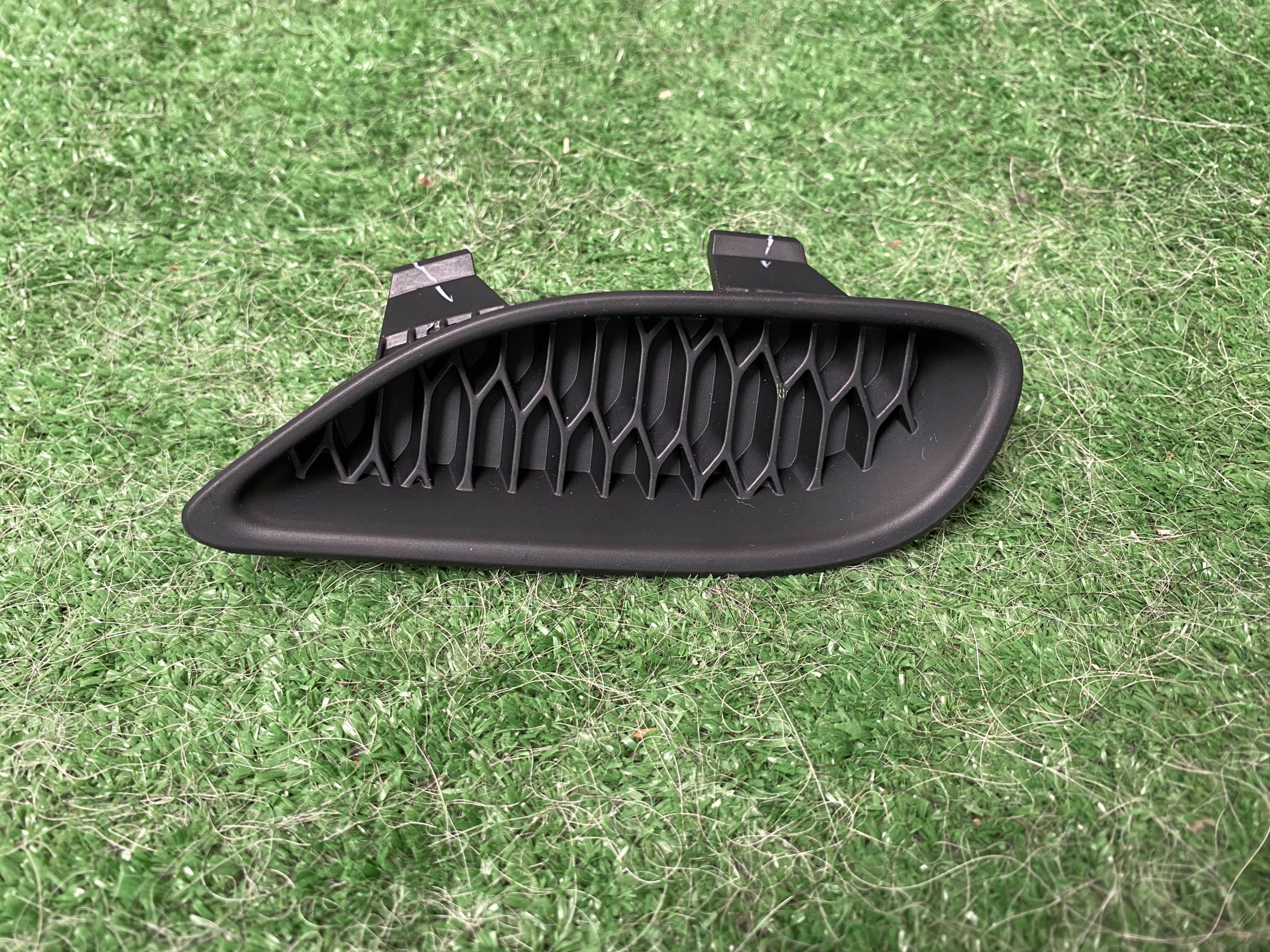 JAGUAR I-PACE PRAWA MASKOWNICA ZERZAKA TYLNEGO