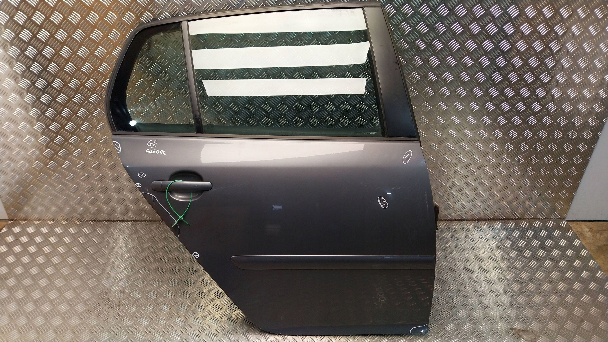Portière Arrière Droit VW GOLF 5 03
