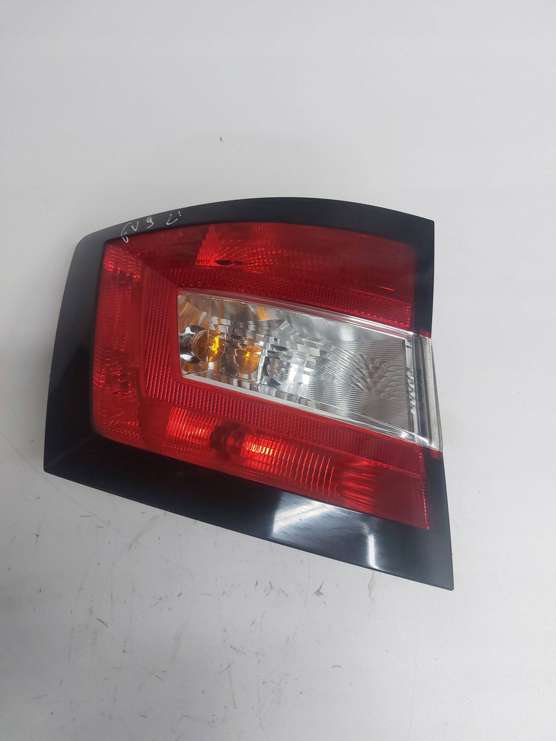 SKODA FABIA 3 III KOMBI light left rear part 6V9945095
