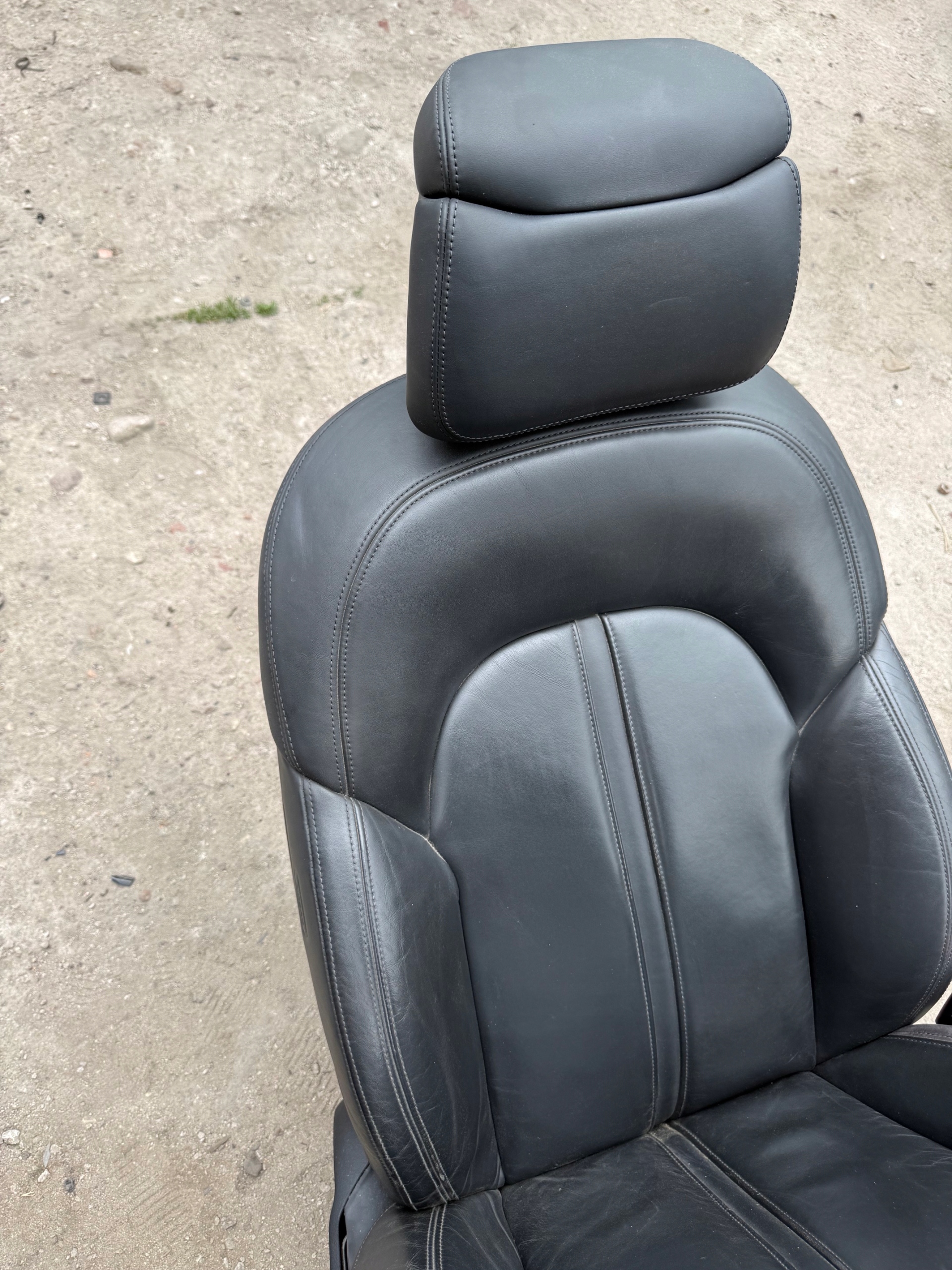AUDI A8 D4 seat of the passenger right front leather black electrical