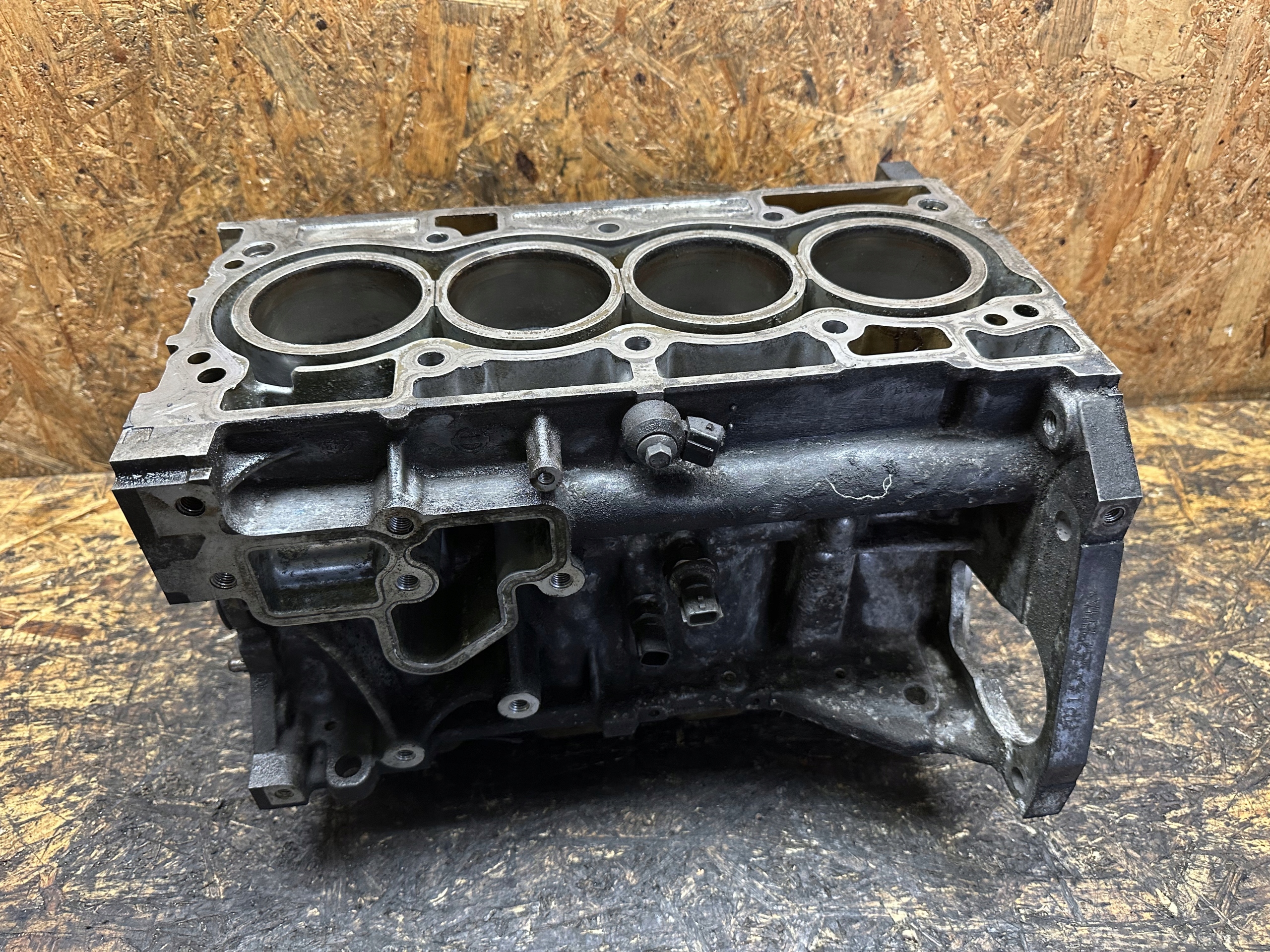 BLOK SILNIKA DÓŁ WAŁ TŁOKI 1.6 NISSAN MR16